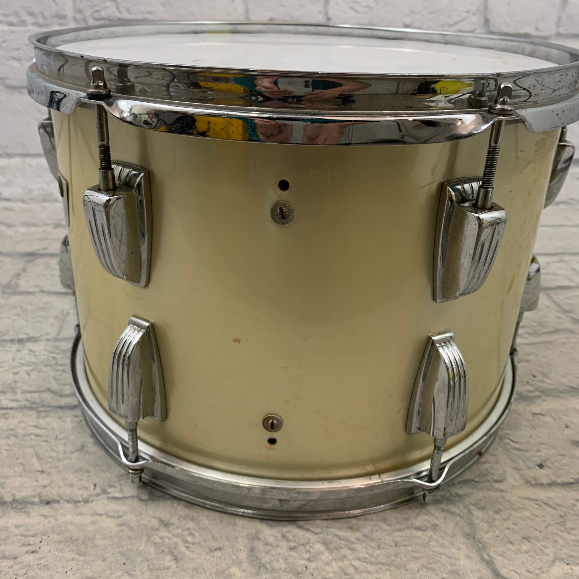 Ludwig 9" x 13" Faded Silk B/O Badge 1971/72