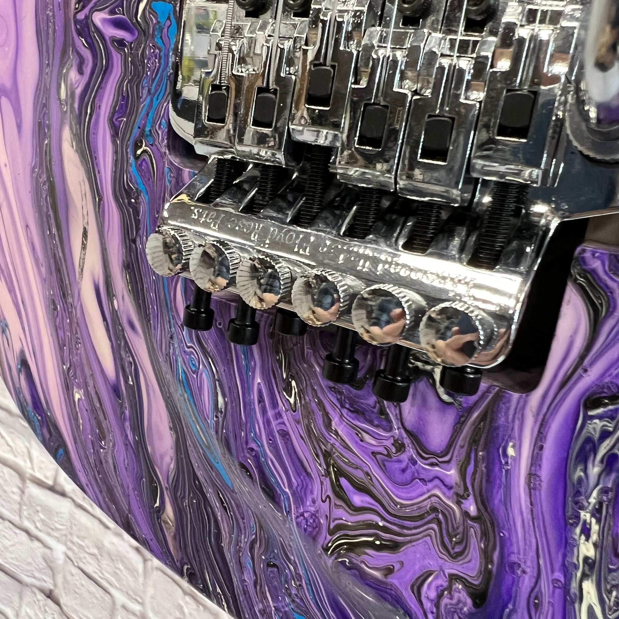 エレキギター　SPEAR Gladius ホログラム　パープル系 エレキギター SPEAR Gladius ホログラム パープル系 - メルカリ