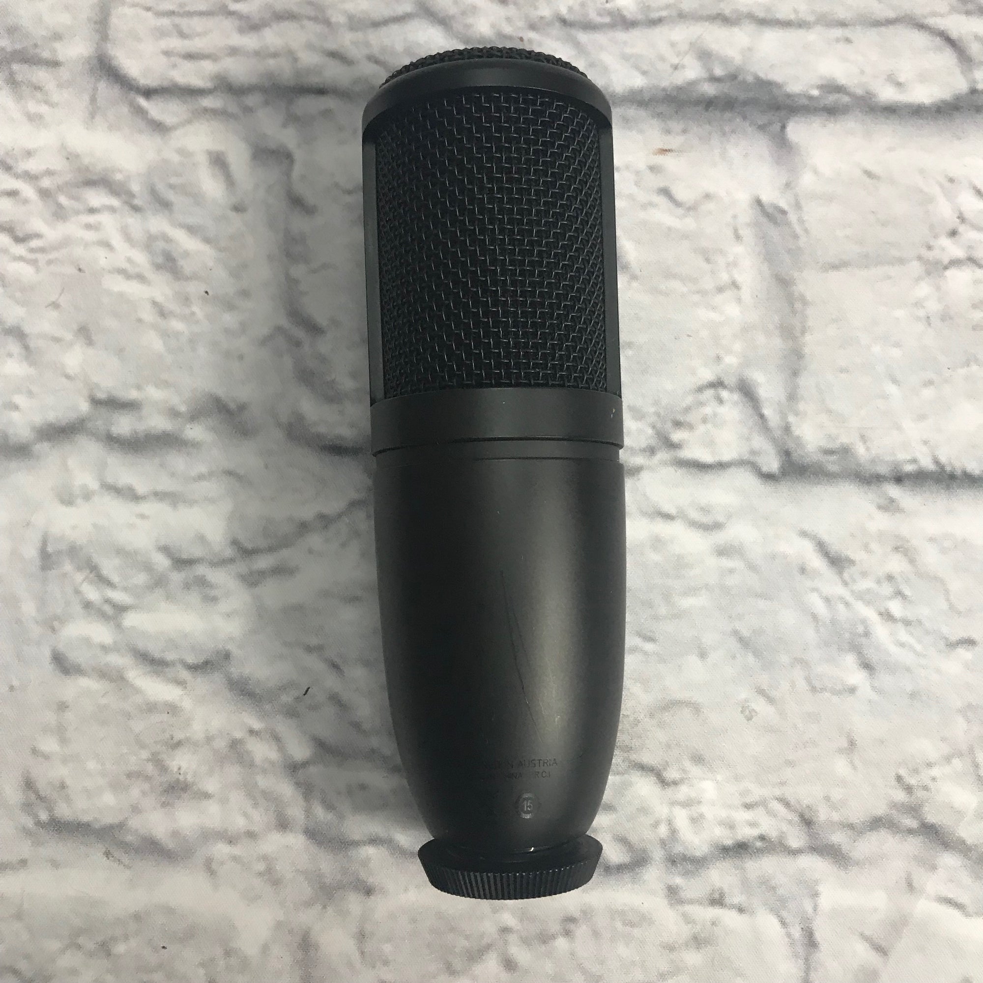 AKG P120 Condenser Microphone with Case & Mount - Evolution