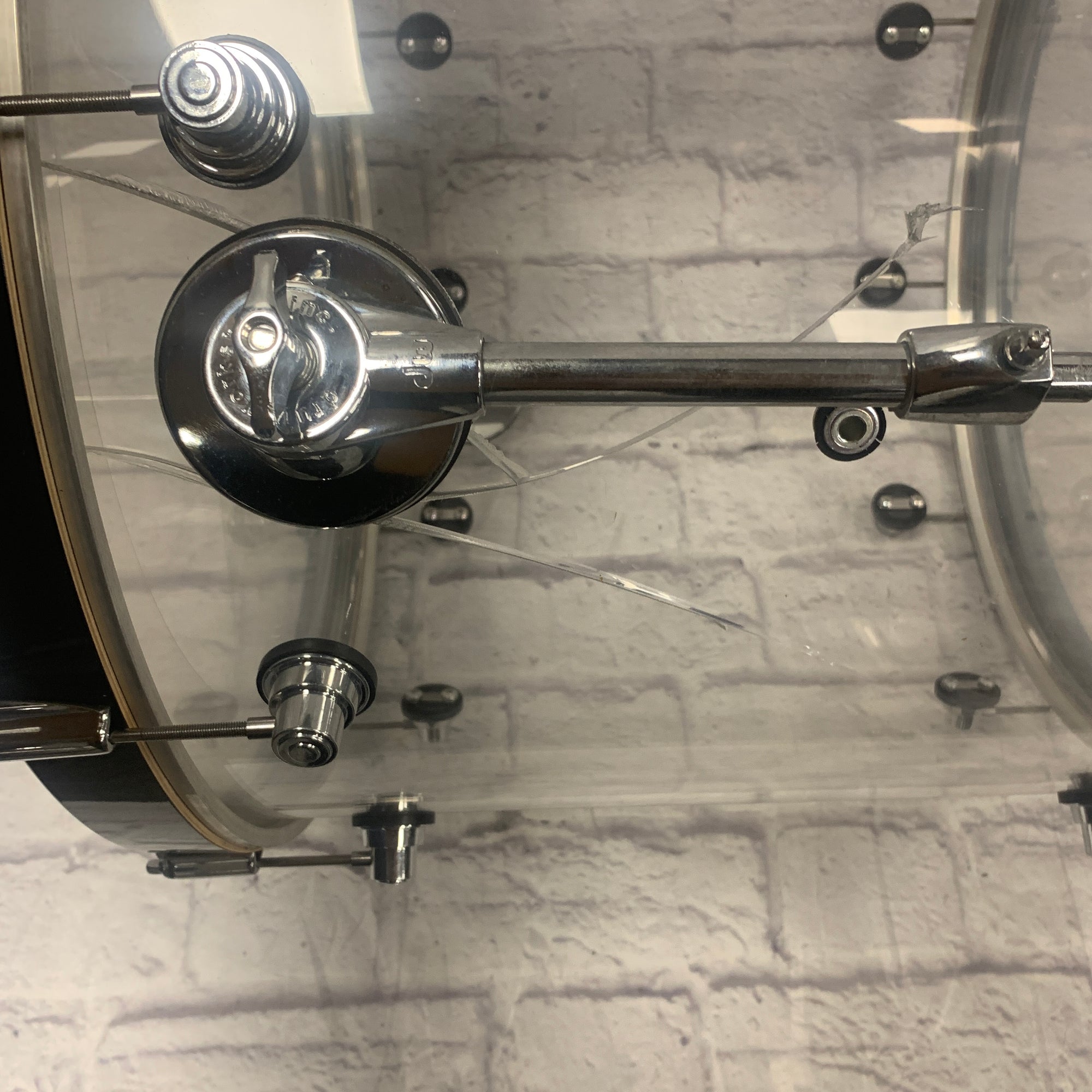 DW 22 Design Series Clear Acrylic Kick Drum CRACKED