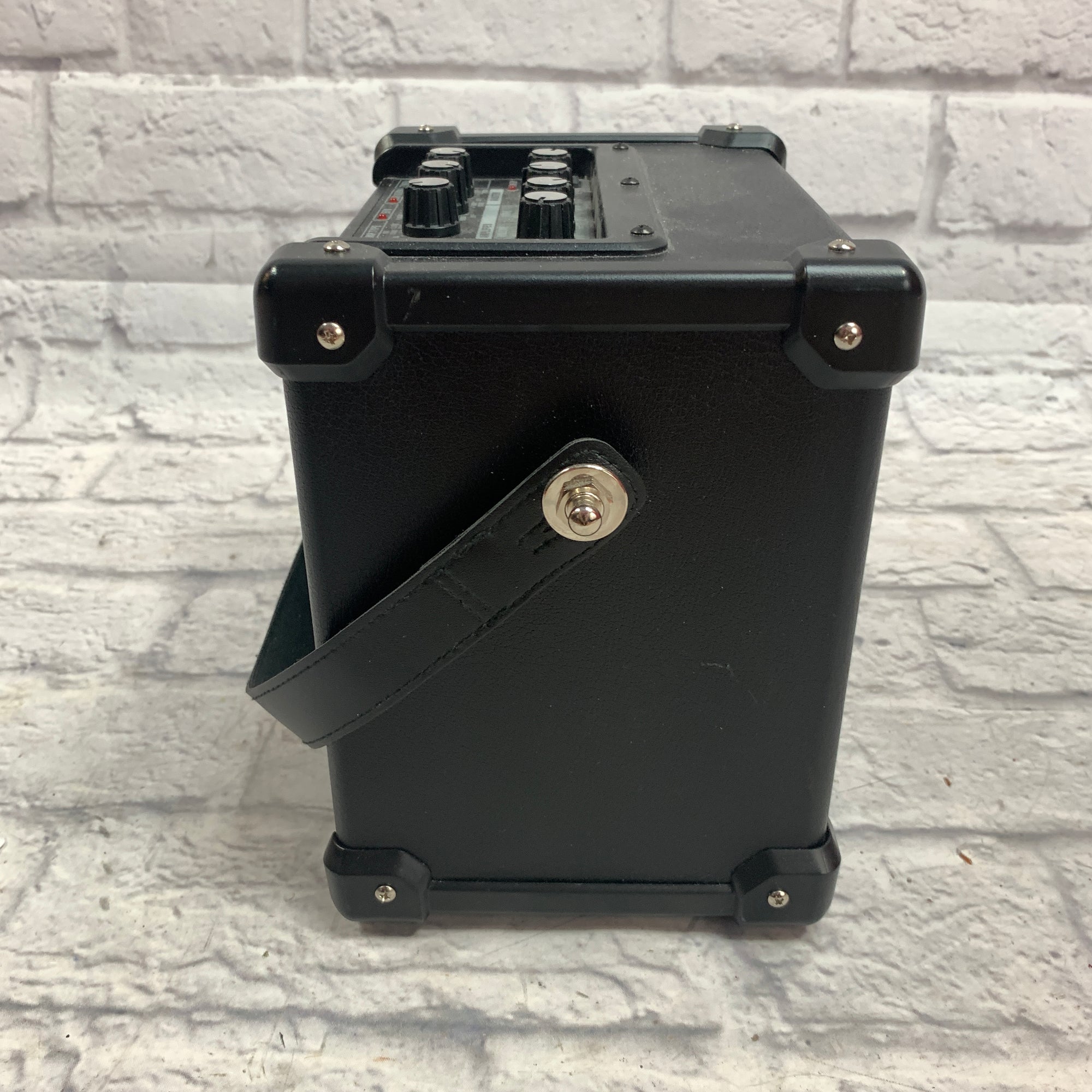 Roland Micro Cube GX Battery Powered Mini Guitar Combo Amp