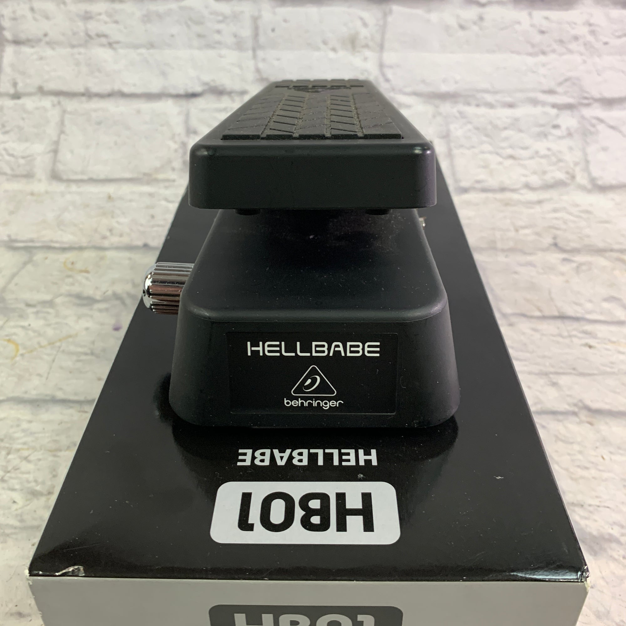 behringer wah pedal review Behringer HB01 Hellbabe Ultimate Wah Wah Pedal