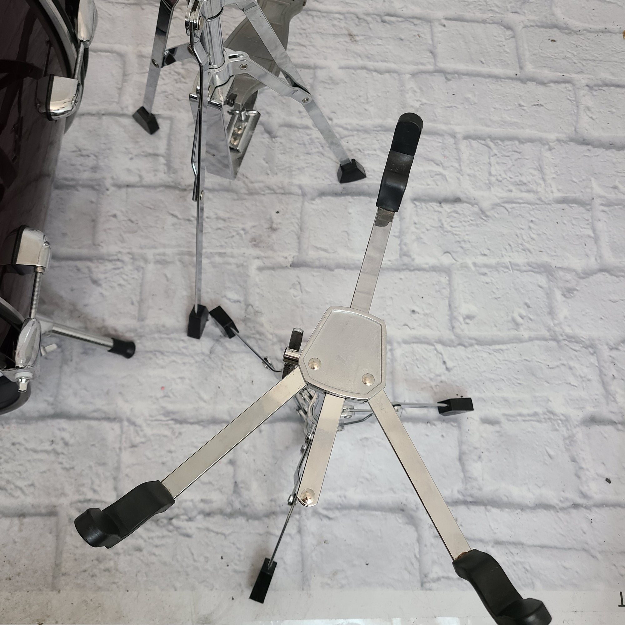 Ludwig Accent CS Combo Junior 5 Pc Drum Kit Red