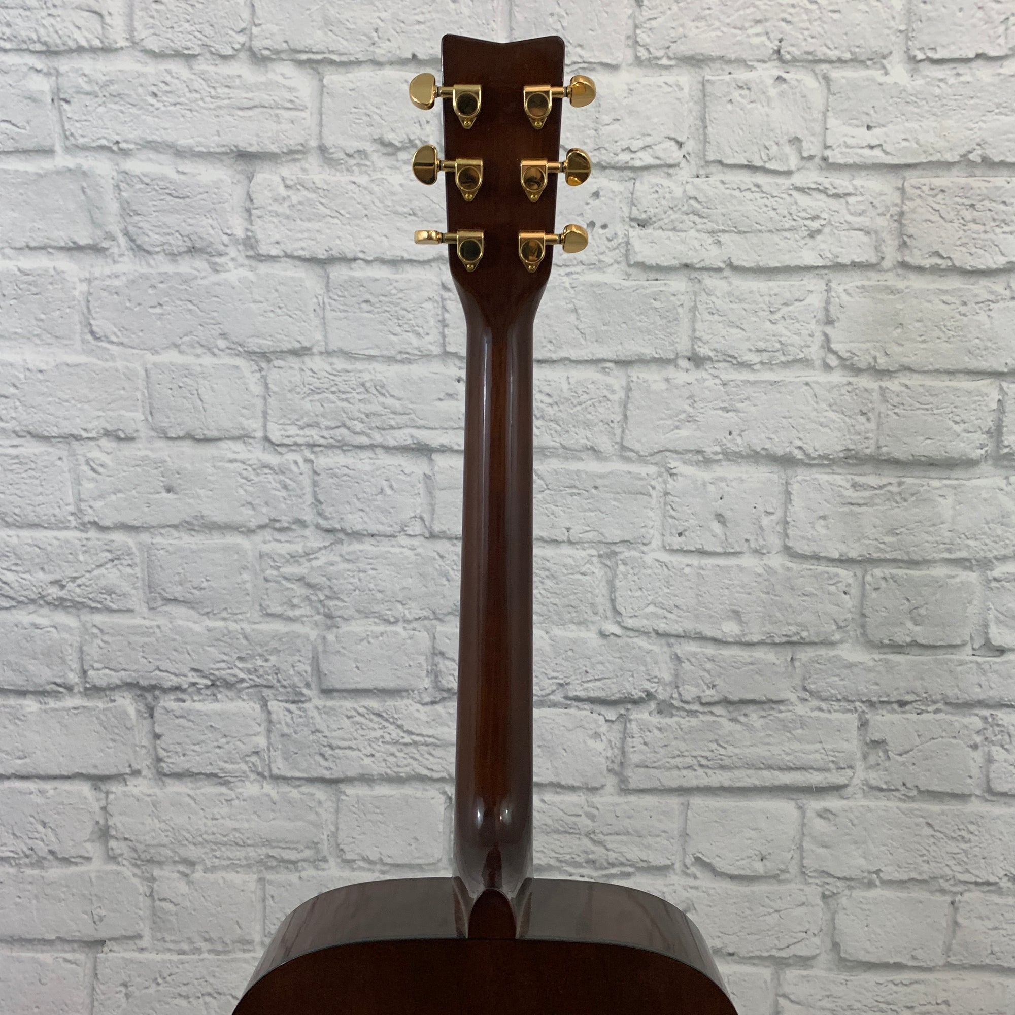 Yamaha F335 Dreadnought Acoustic Guitar