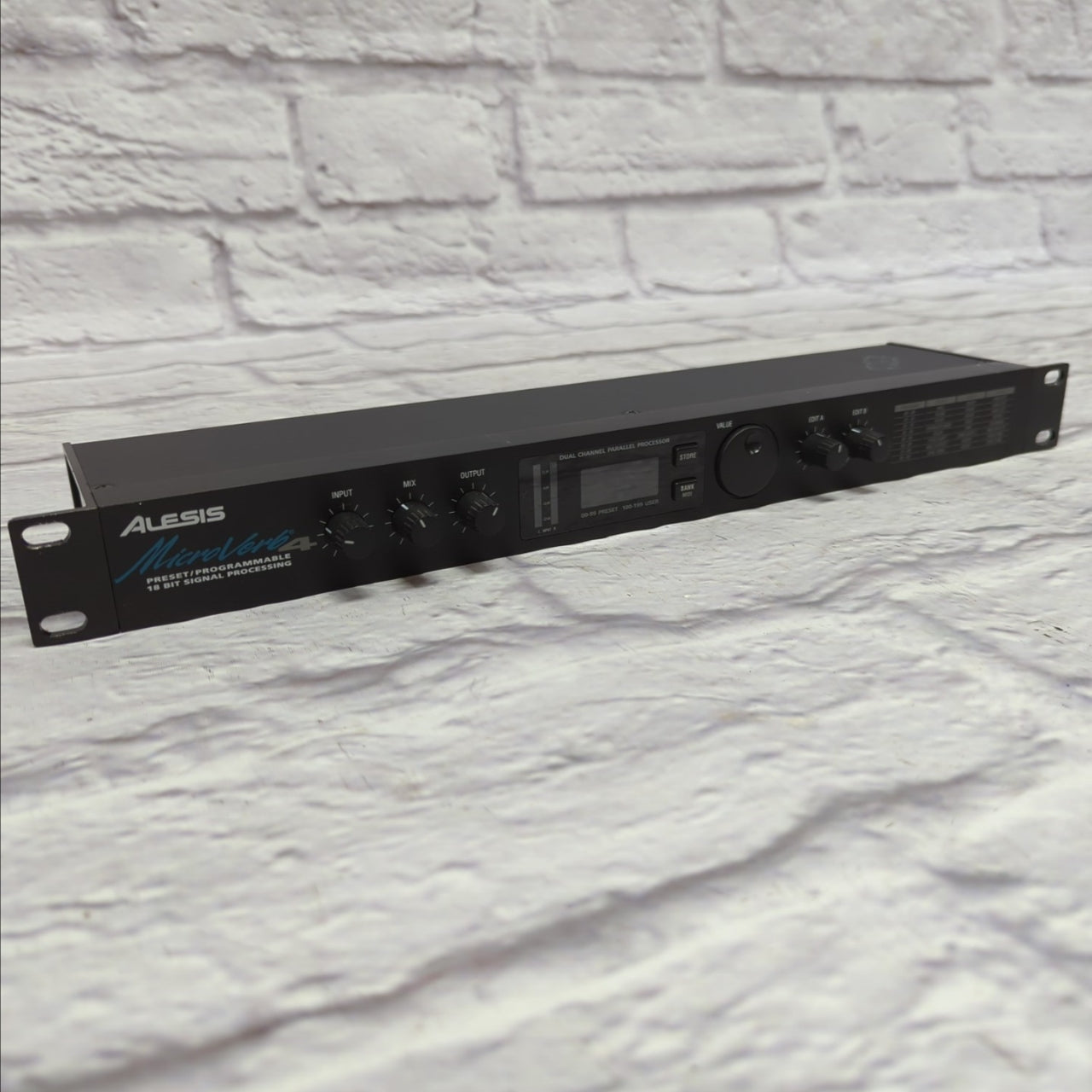 【新品】ALESIS MicroVerb4 Used Alesis MicroVerb 4 - Preset / Programmable 18-bit