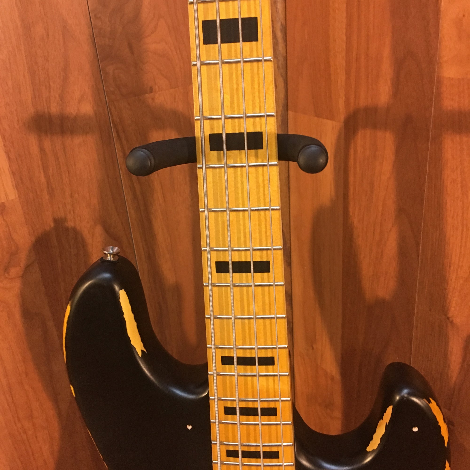 ** Vintage Icon V74MRBK Distressed Black Electric Jazz Bass
