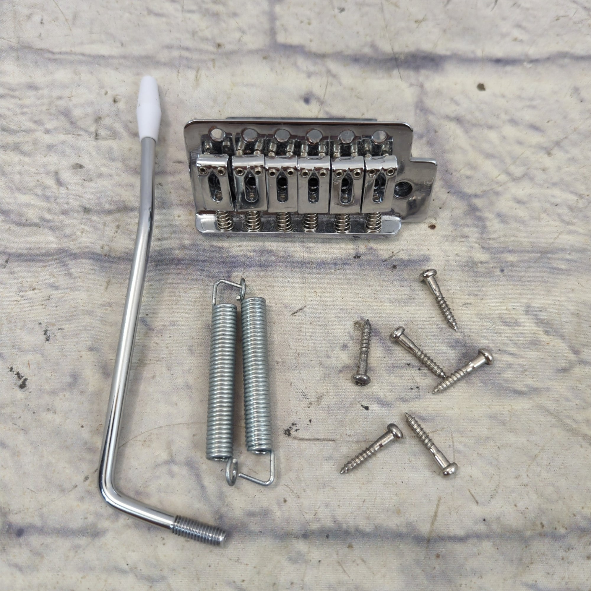 Squier Tremolo Bridge w/ Bar