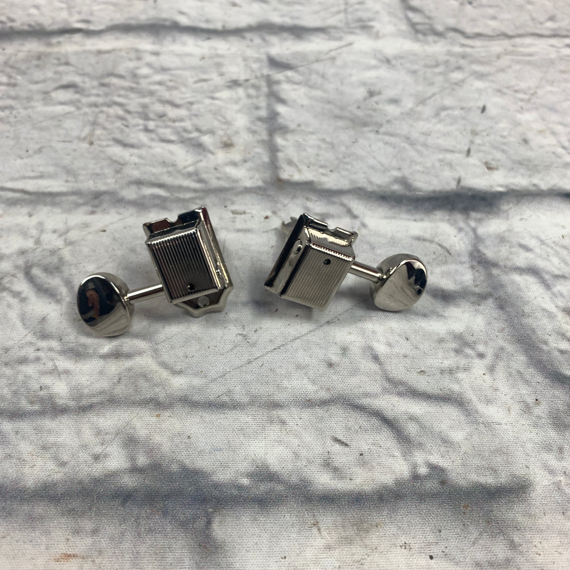 Unknown Vintage Style Tuners
