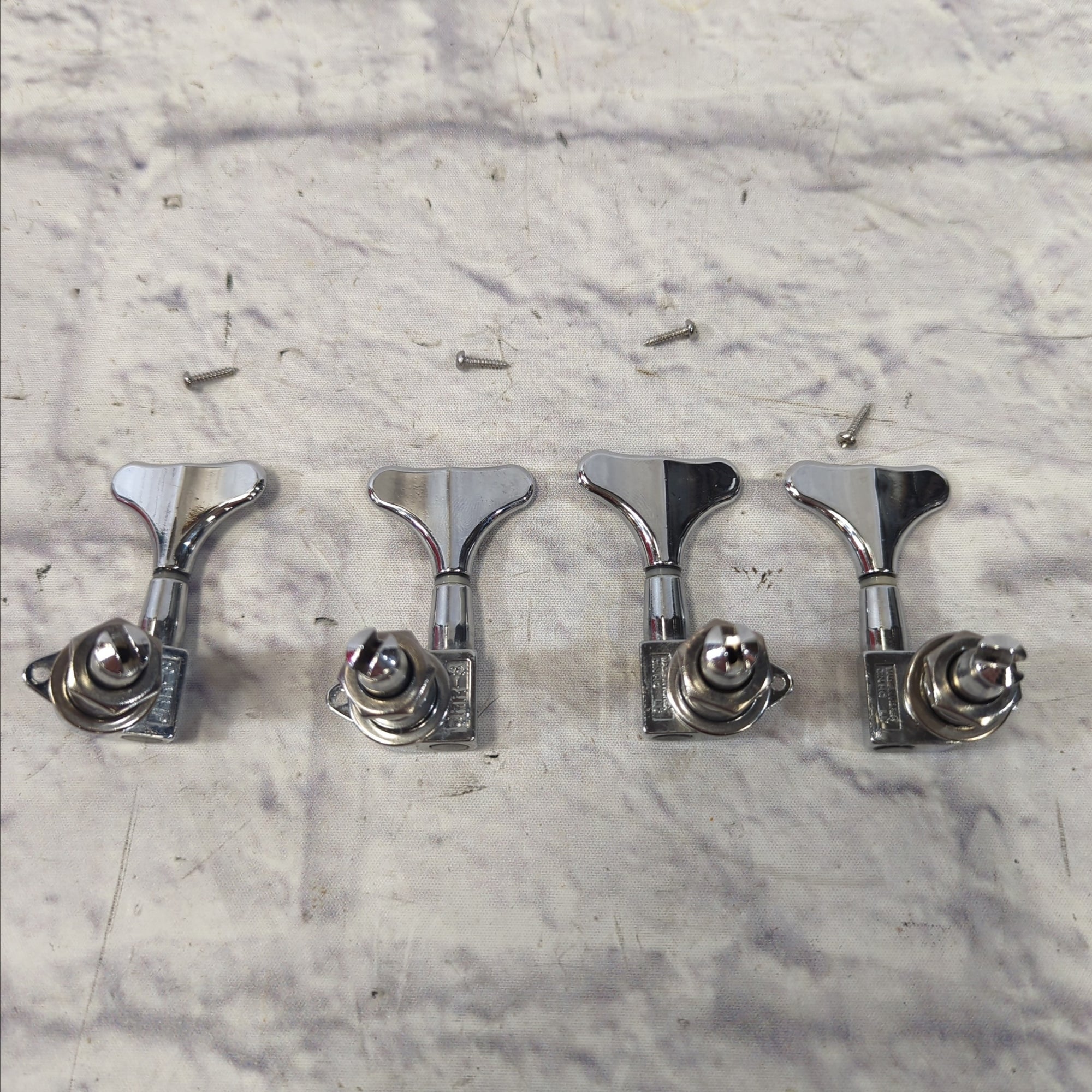 Unknown 4 String Bass Tuners 2x2 Tuning Head