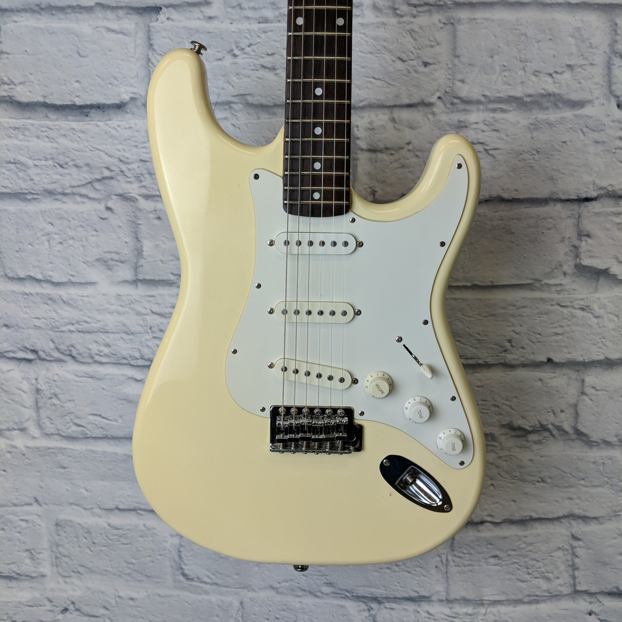 Squier affinity strat Electric Guitar - Evolution Music
