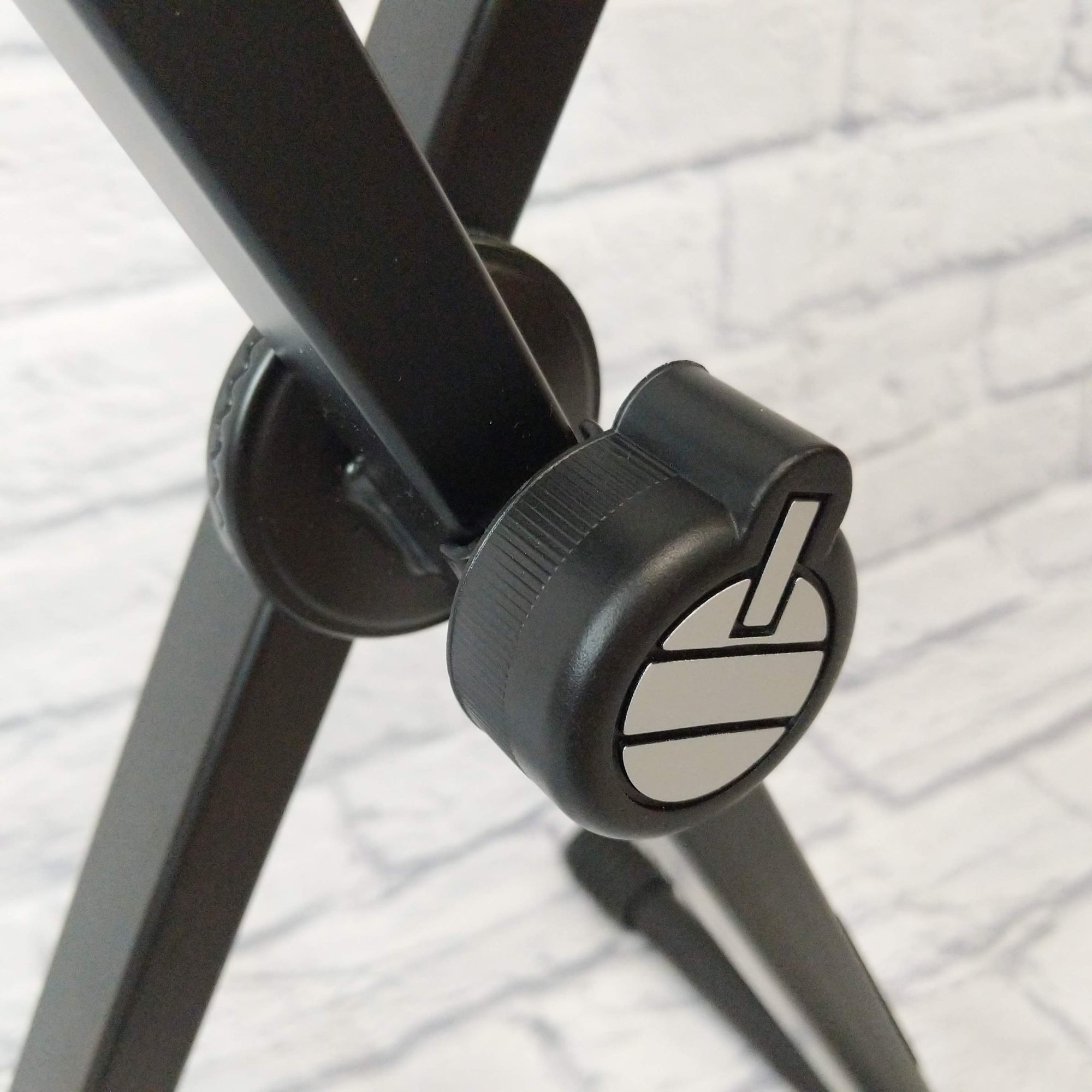 Quik Lok Single Braced Keyboard Stand