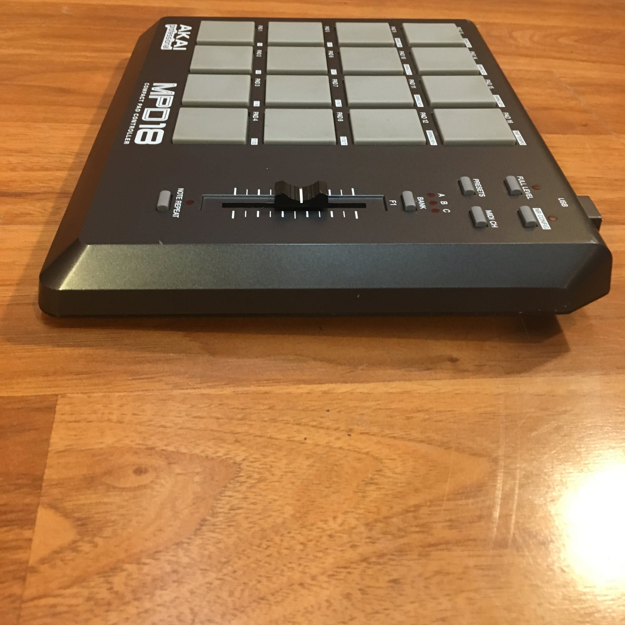 Akai Professional MPD18 Compact Pad Controller