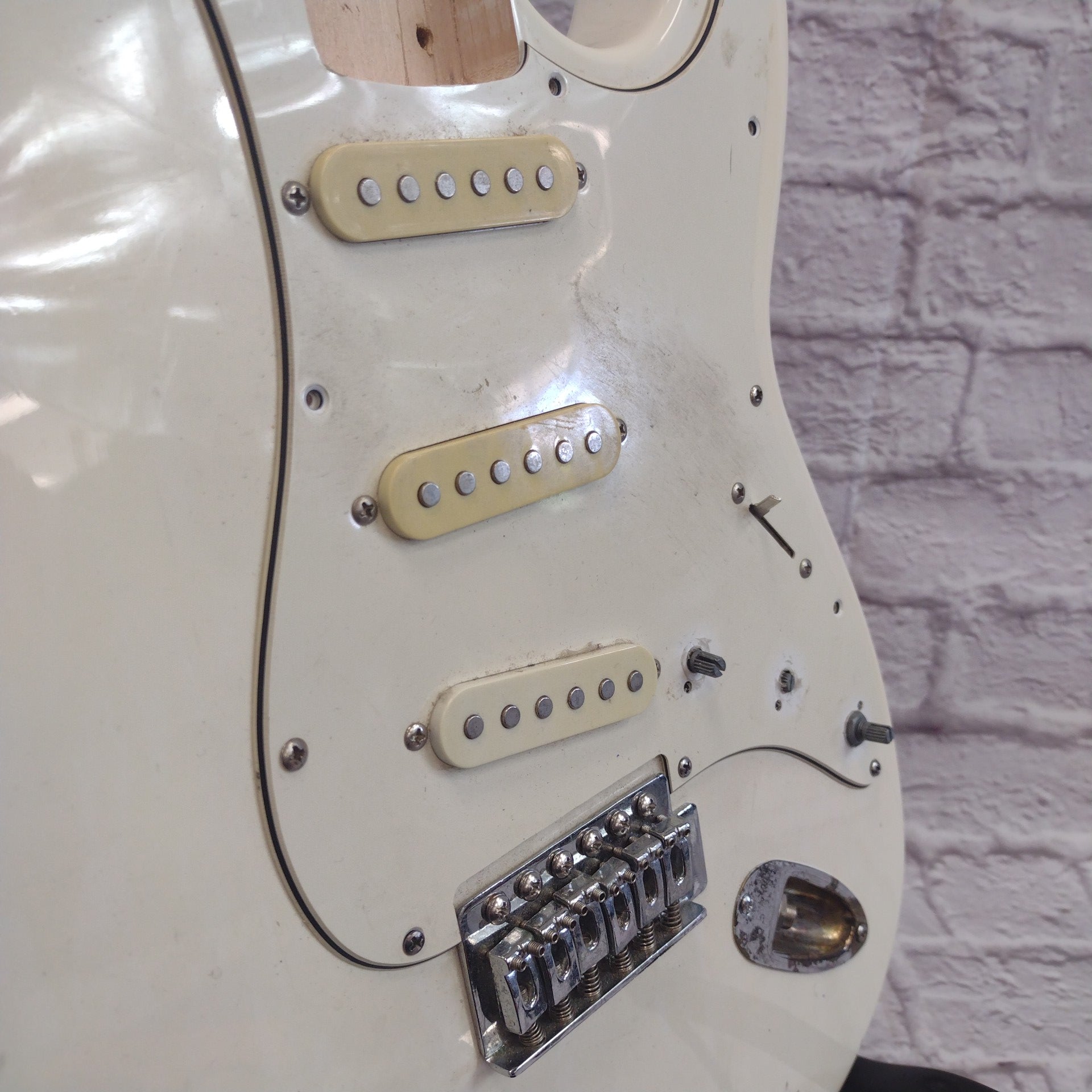 Unknown Olympic White Strat Body w. Pickguard