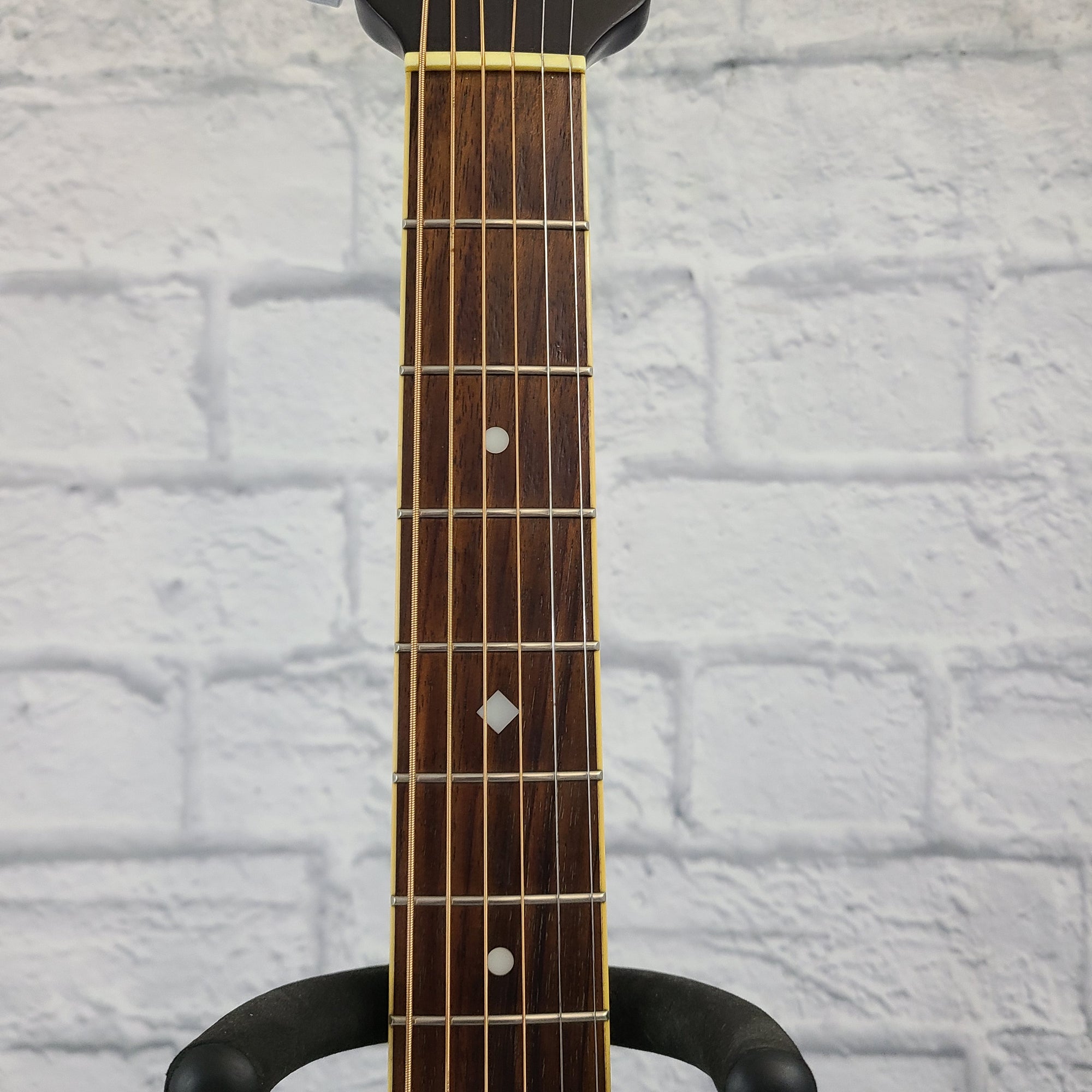 Ovation Celebrity CC057 w/ Hard Case