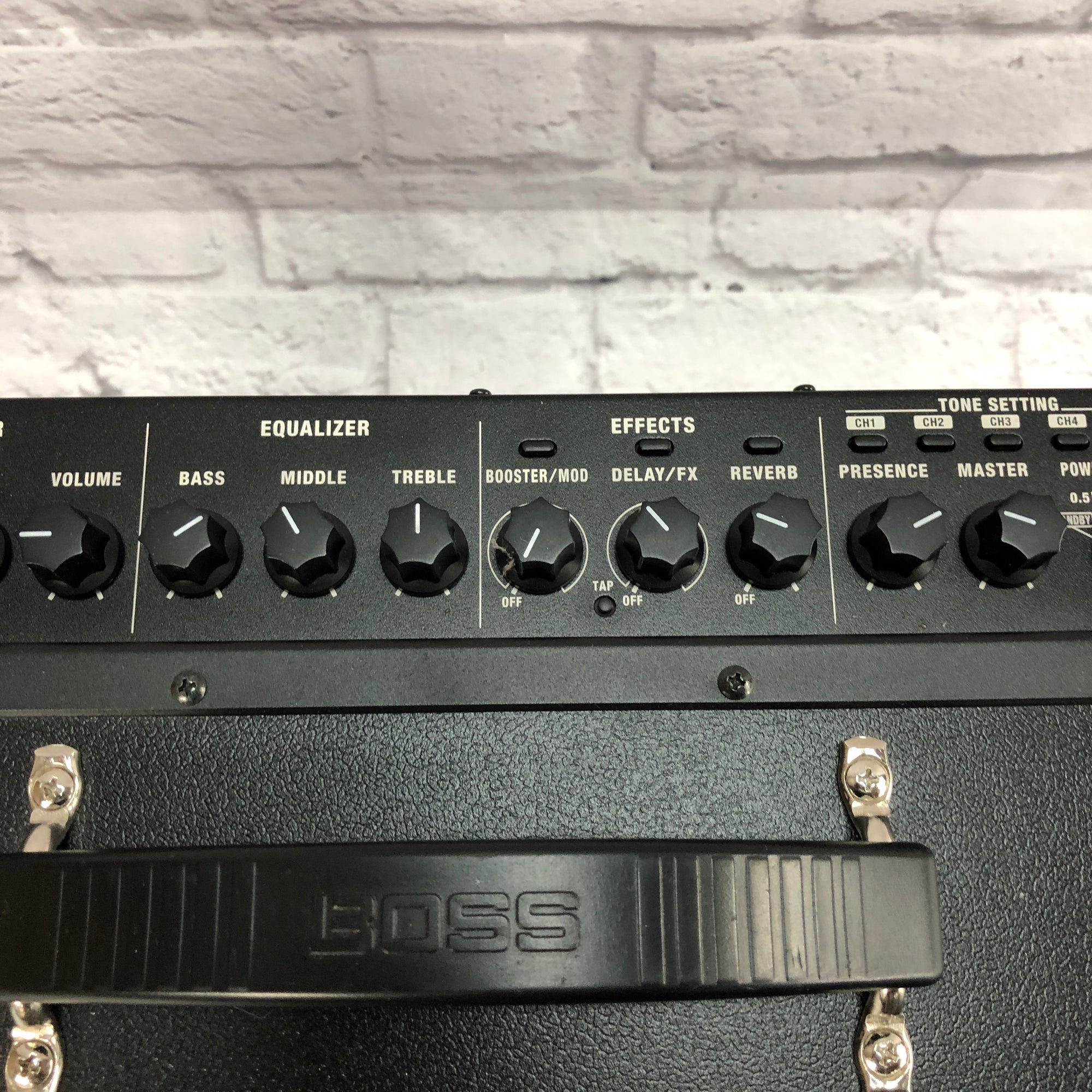 ** Boss Katana 100 Combo Amp