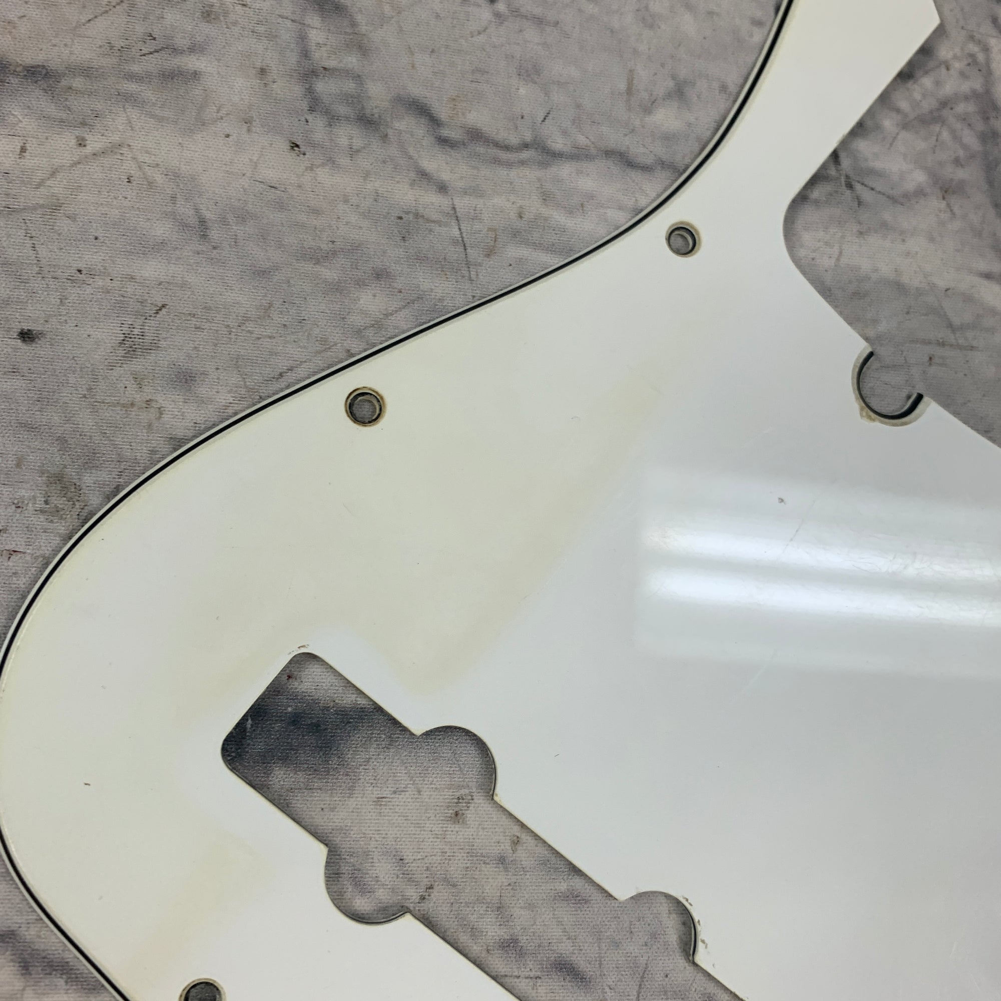 Fender American Jazz Bazz Pickguard White