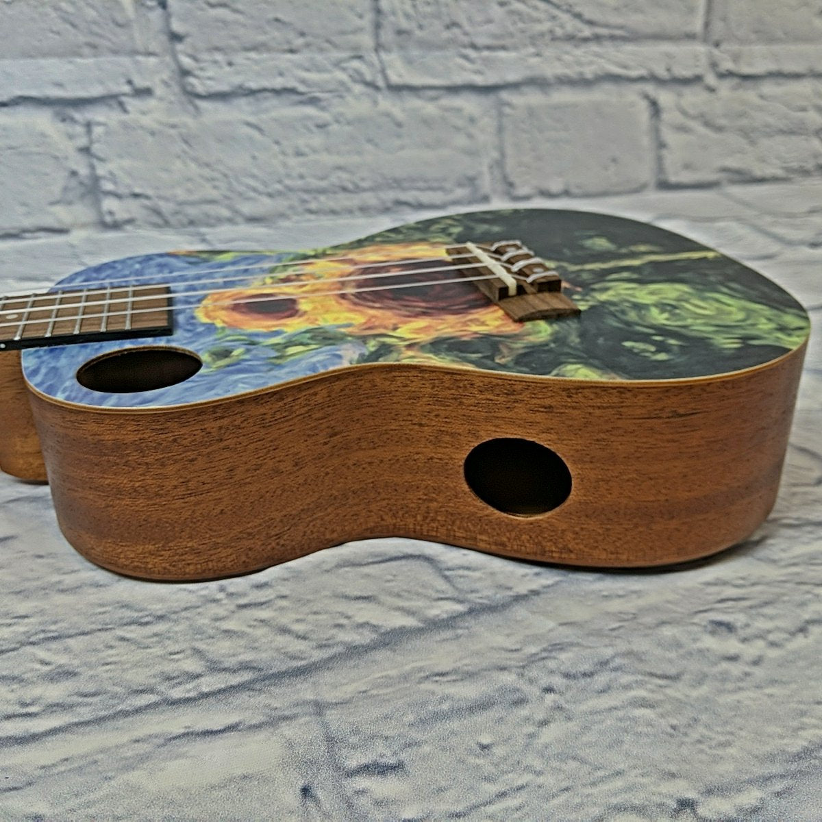 Amahi UKC-3DA5 Sunflower Fields Concert Mahogany Ukulele