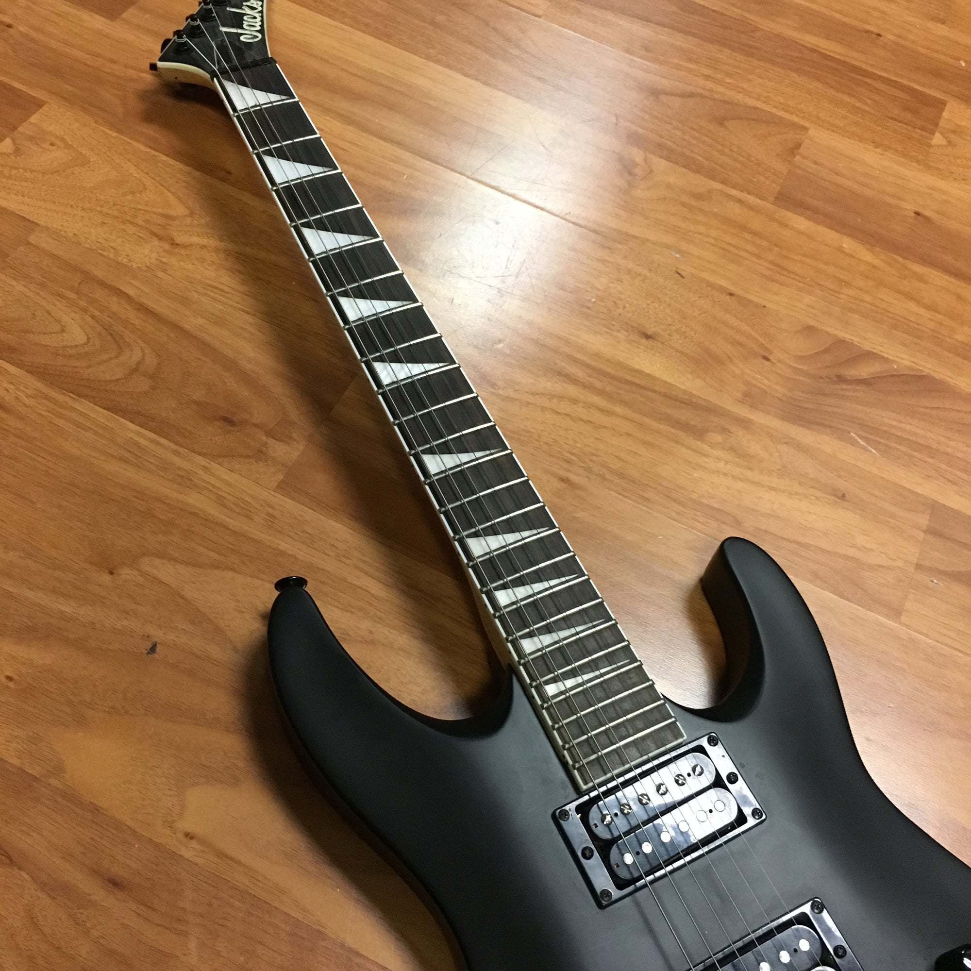 Jackson JS 22 Dinky Satin Black W/Case