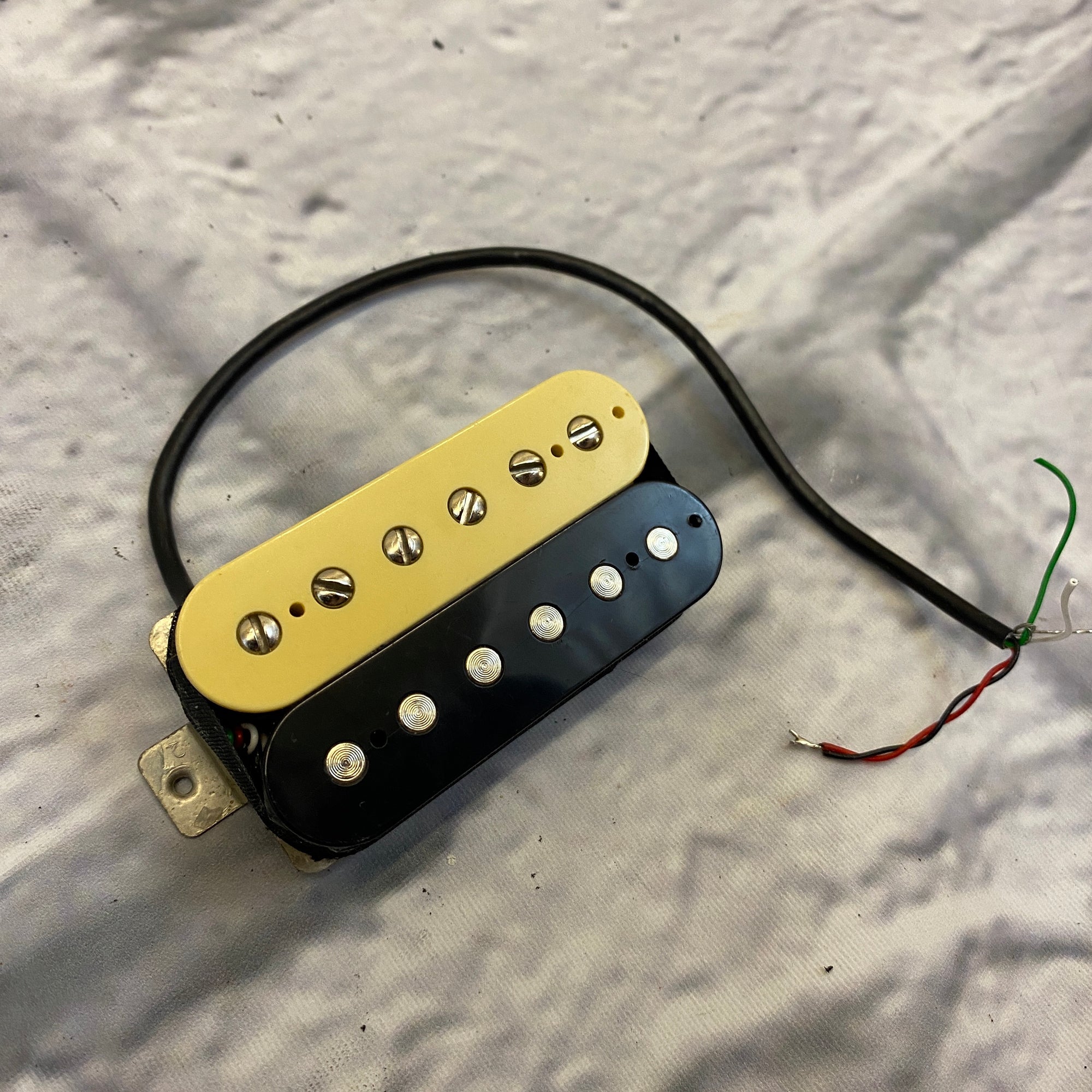 Unknown Humbucker Bridge Pickup - Black/Cream