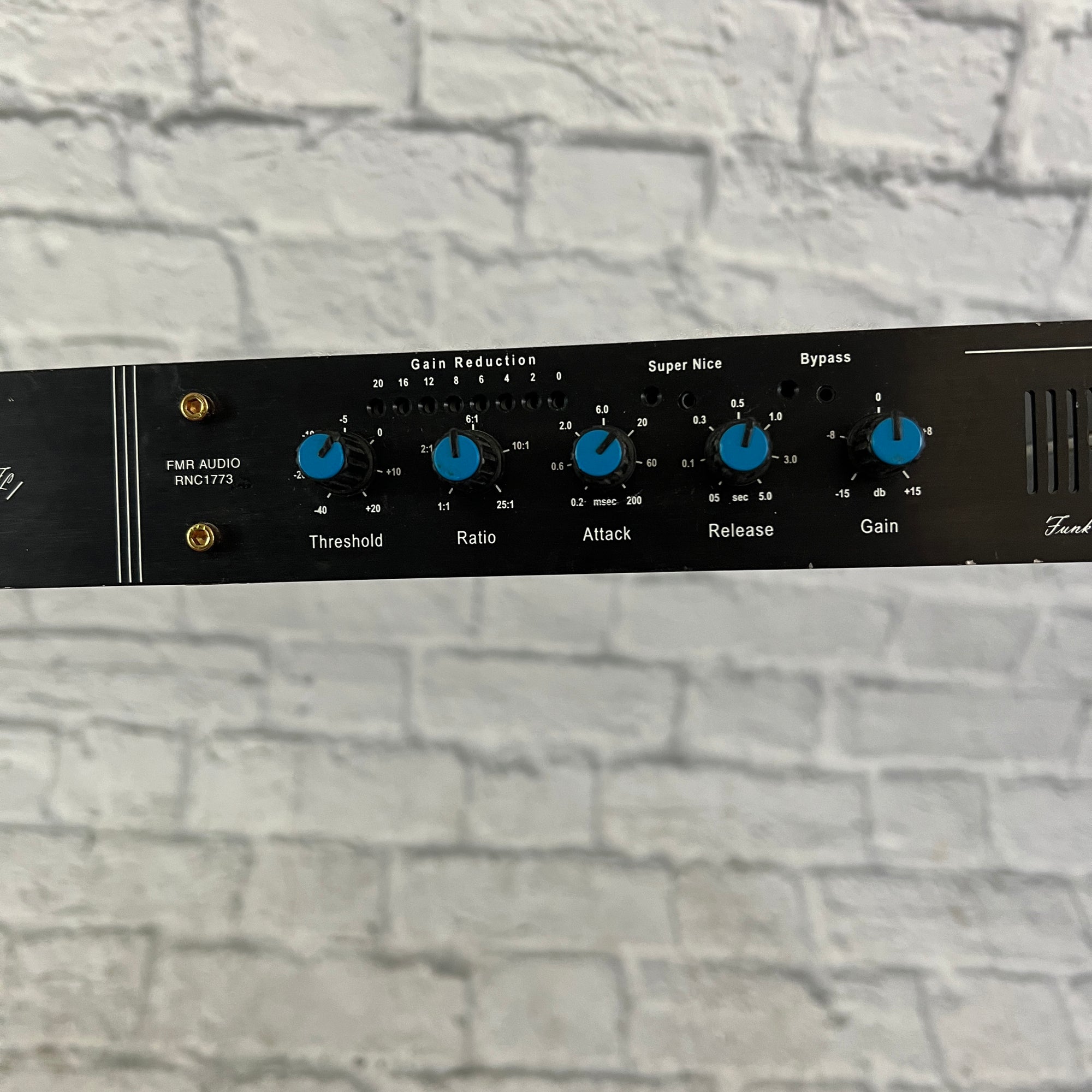 FMR Audio Really Nice Compressor RNC1773 / Leveling Amplifier RNLA7239 -  Evolution Music