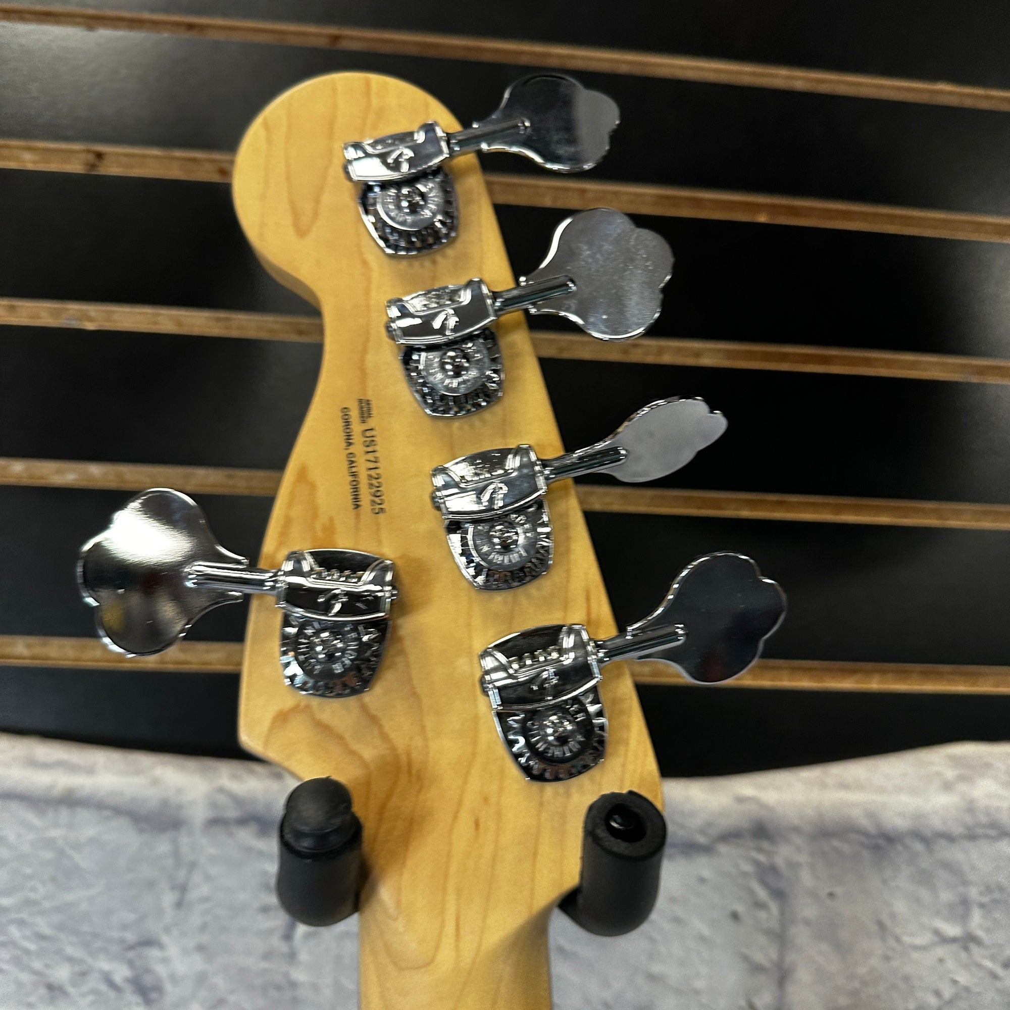 Fender American Elite V Ash 5 String Bass