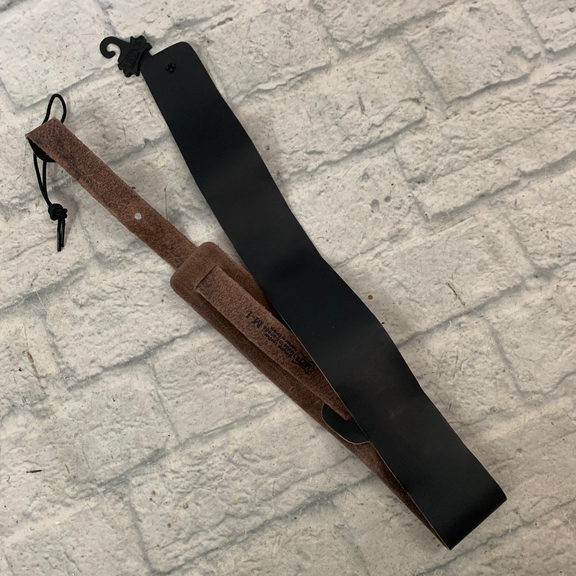 Levy's M1-BLK 2.5" Black Leather Guitar Strap