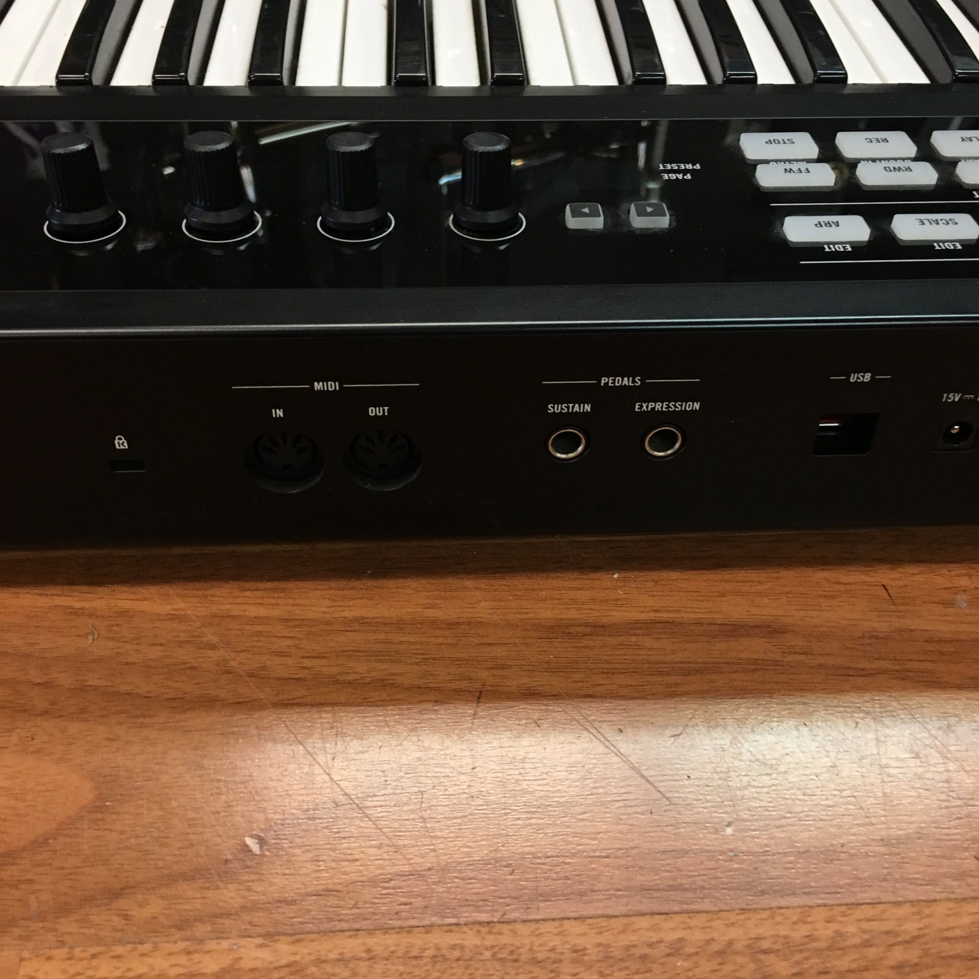 Native Instruments Komplete Kontrol S49 MIDI Controller