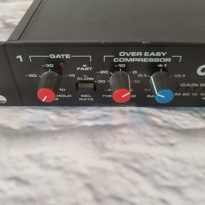 DBX 166 Stereo Compressor Limiter Rack Unit