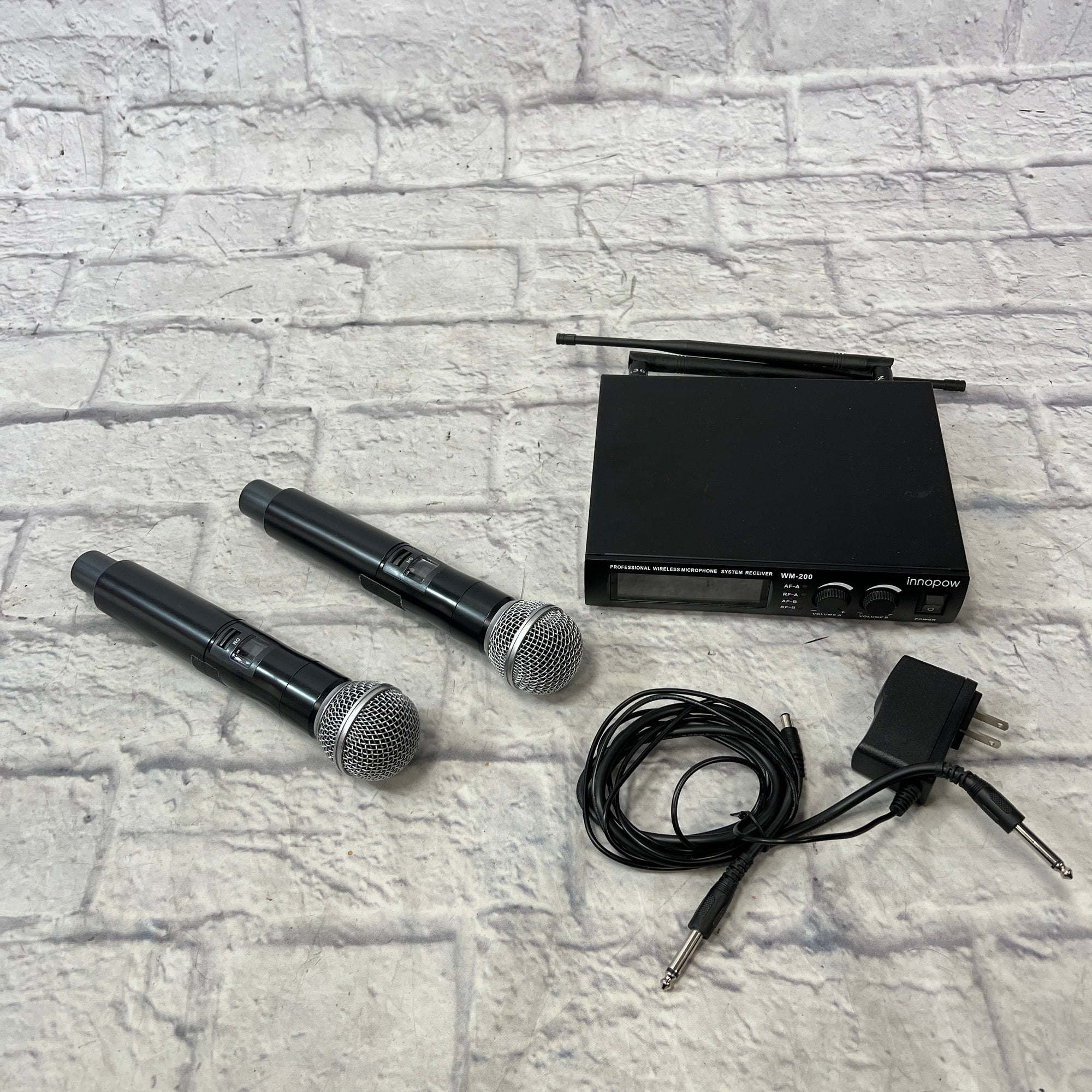 Innopow WM200 Dual UHF Wireless Handheld Microphone Outfit