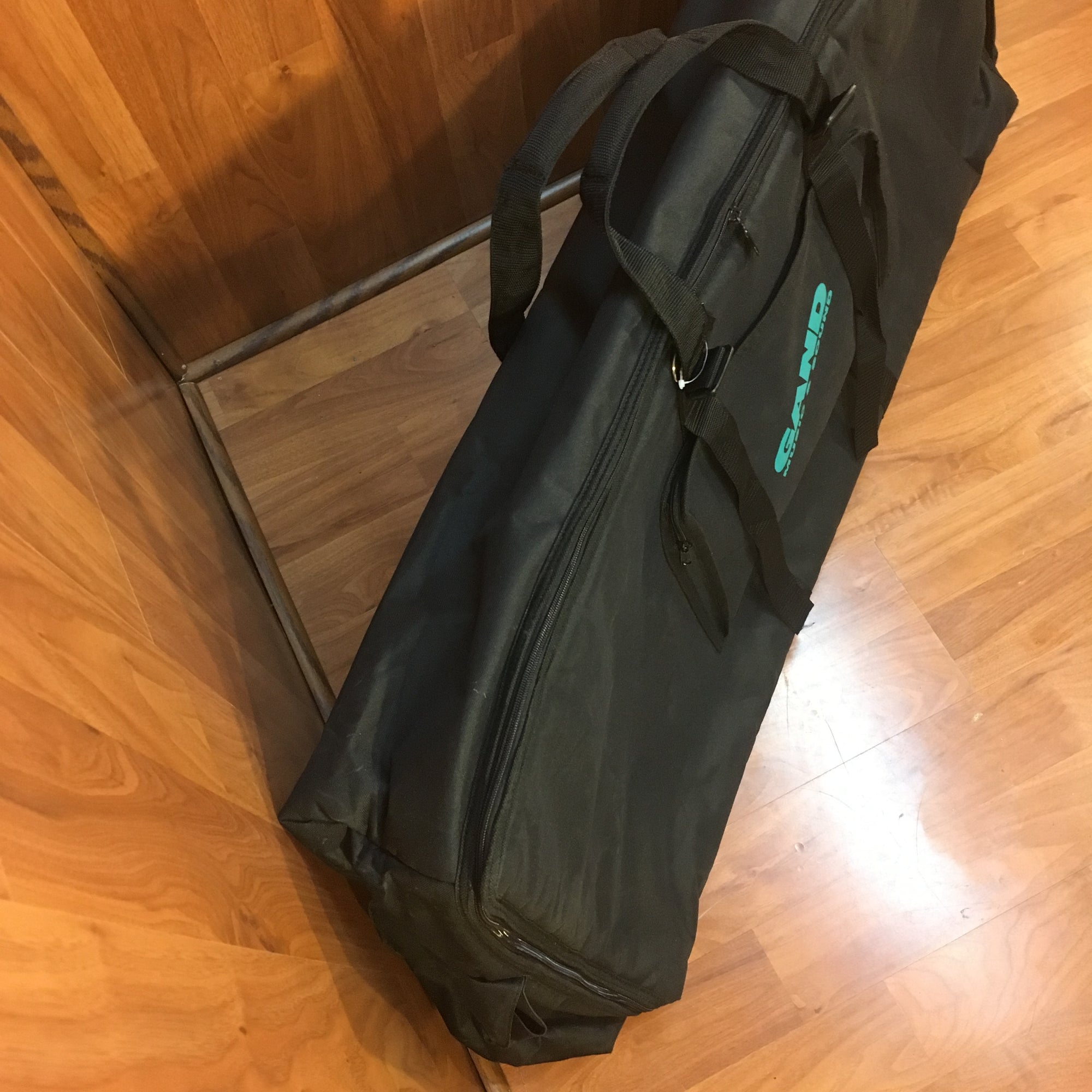 Gand Levy's EM524DX 61 Keyboard Gig Bag