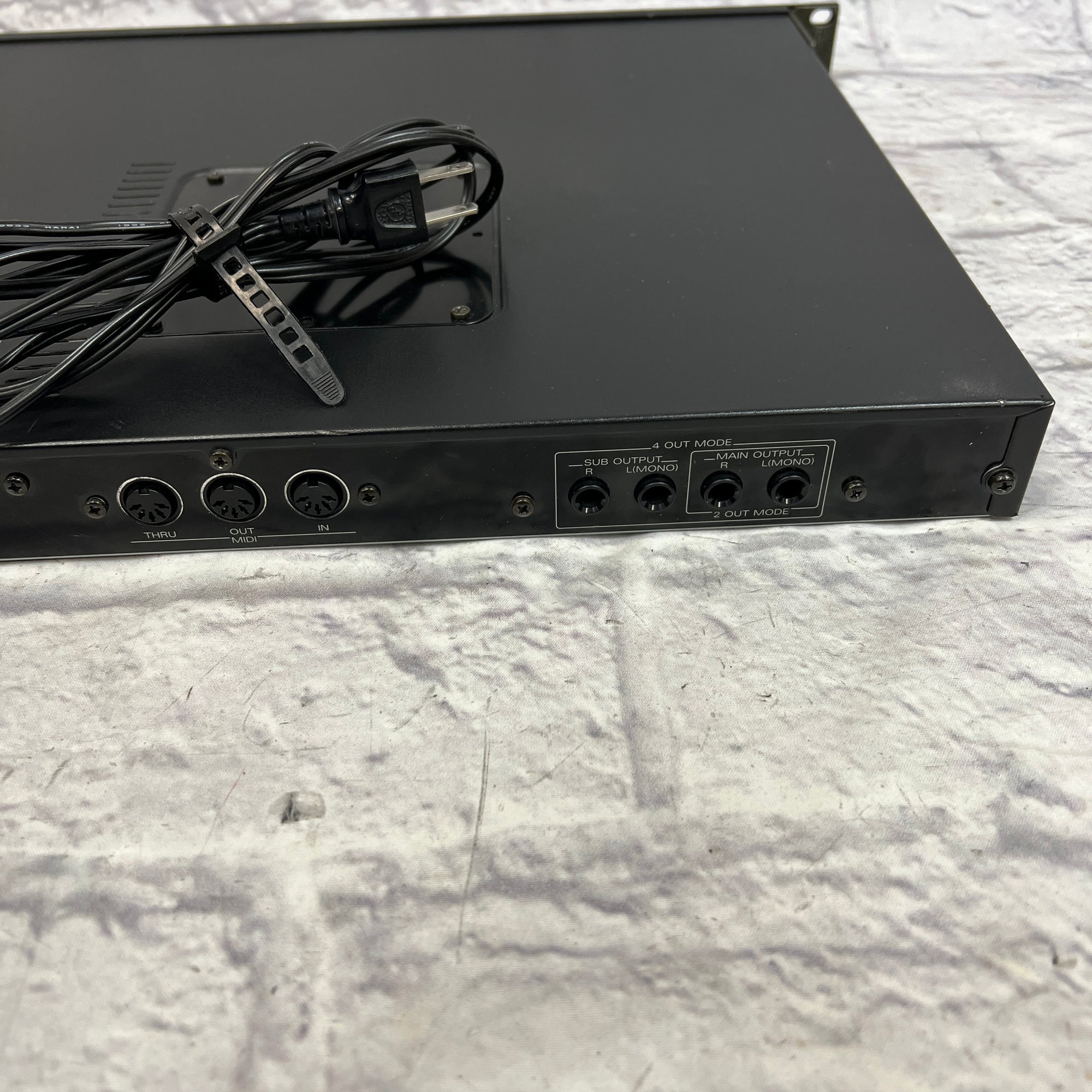 Synth Rack Module Roland JV-880 Multi Timbral Synthesizer Module Rack Synth - Evolution Music