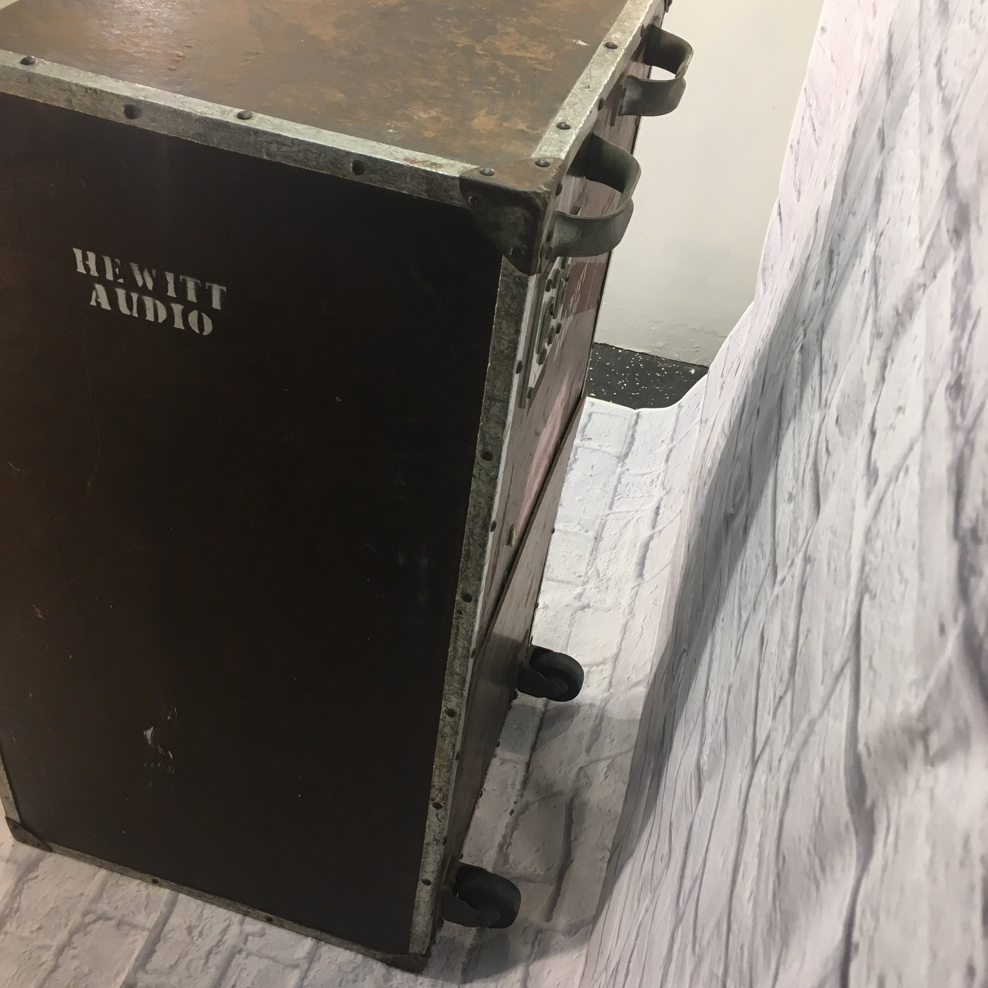 Hewitt Audio 3.5FT Tall Drum Side Fill Monitor 15x2 w 4 Horns and Casters