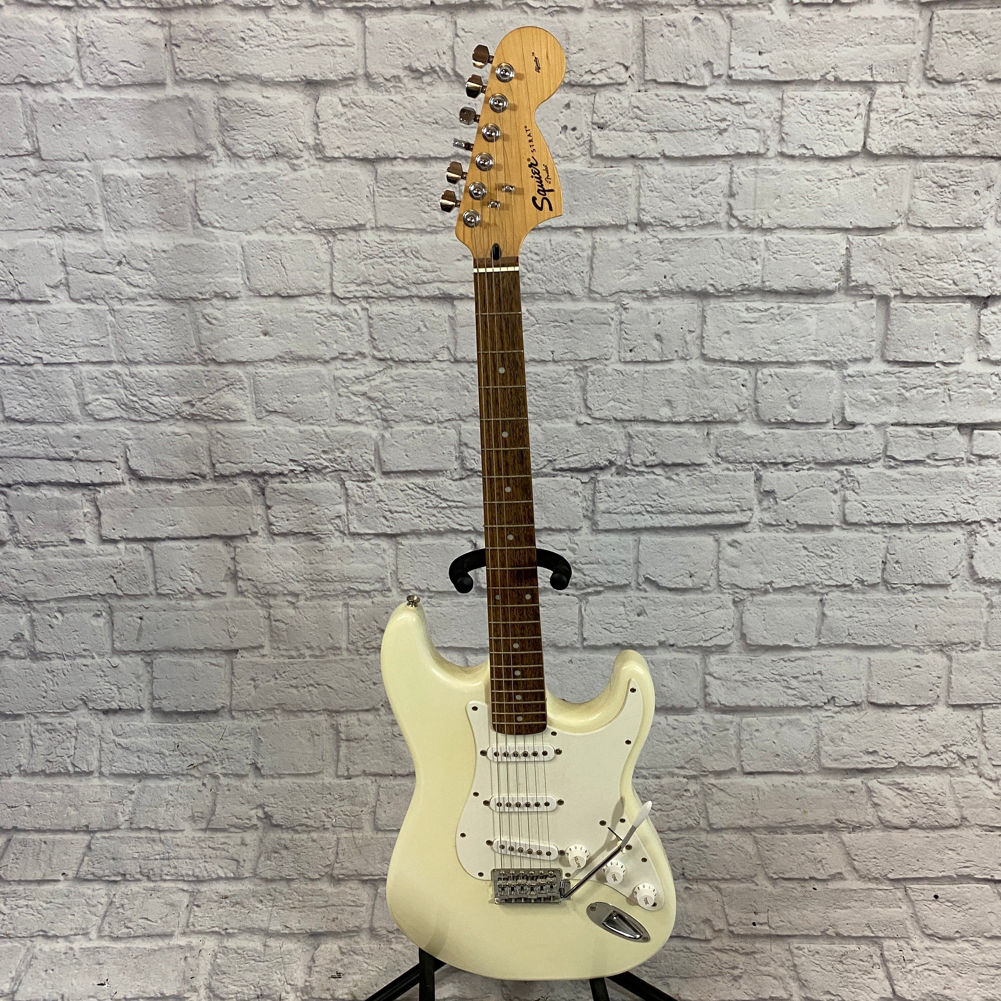 Fender Affinity Series Stratocaster Electric Guitar - White