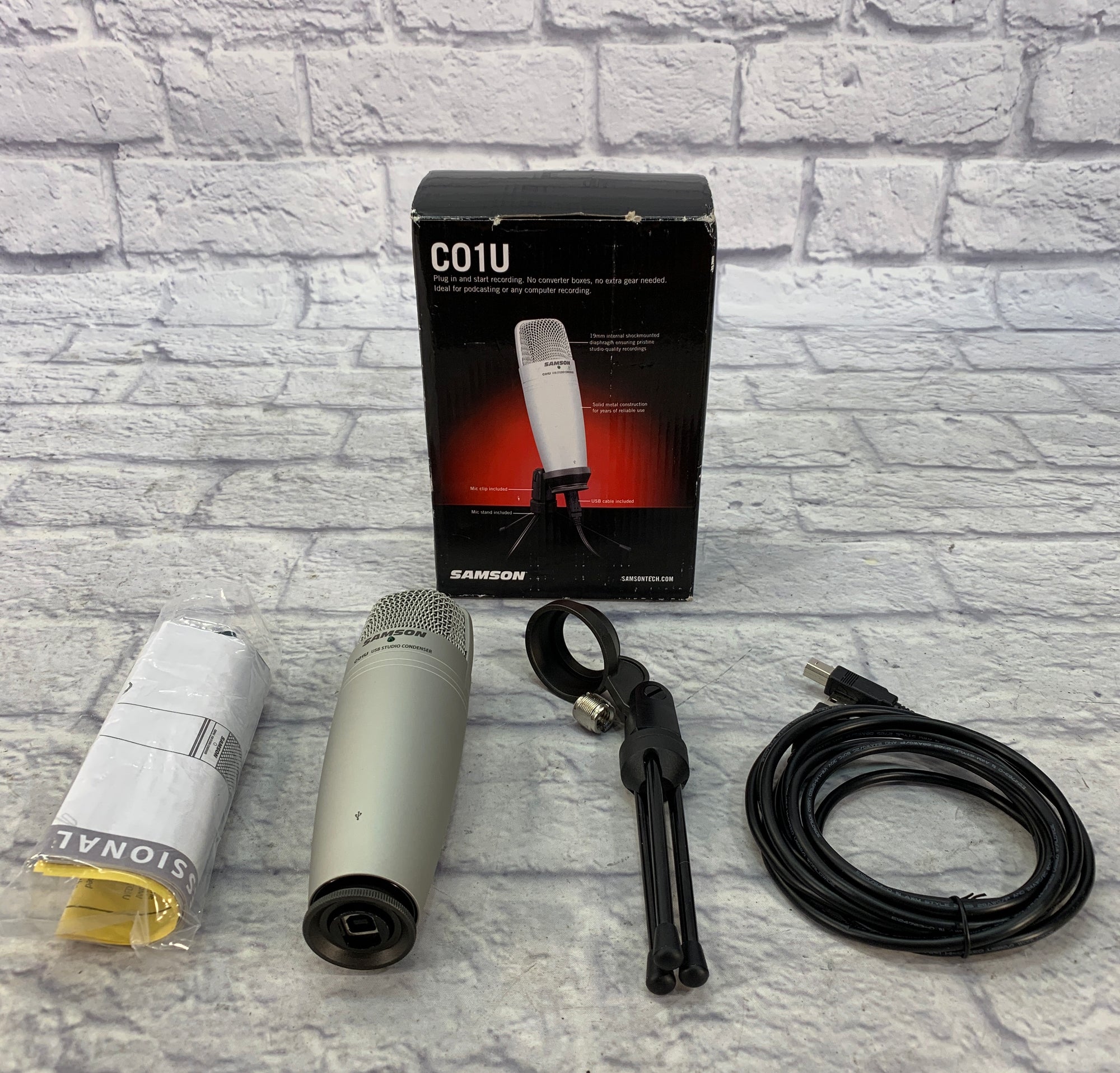 Samson C01U USB Studio Condenser Microphone w/ Software