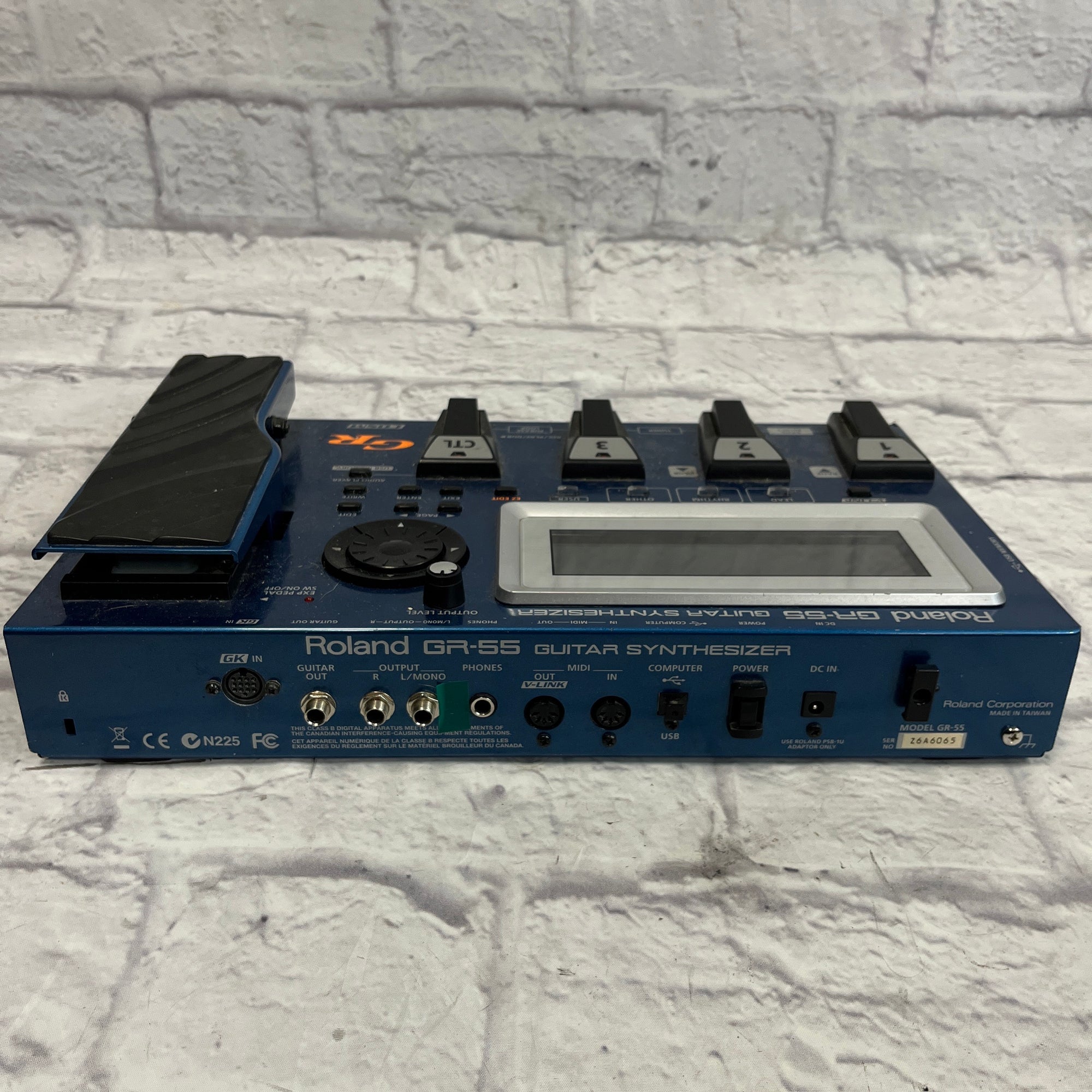 Roland GR-55 Guitar Synthesizer Effects Pedal - Evolution Music