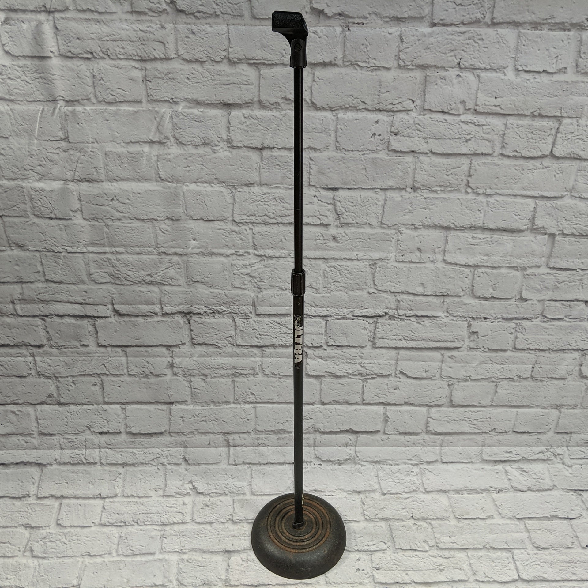 Ultra Round Base Straight Microphone Stand
