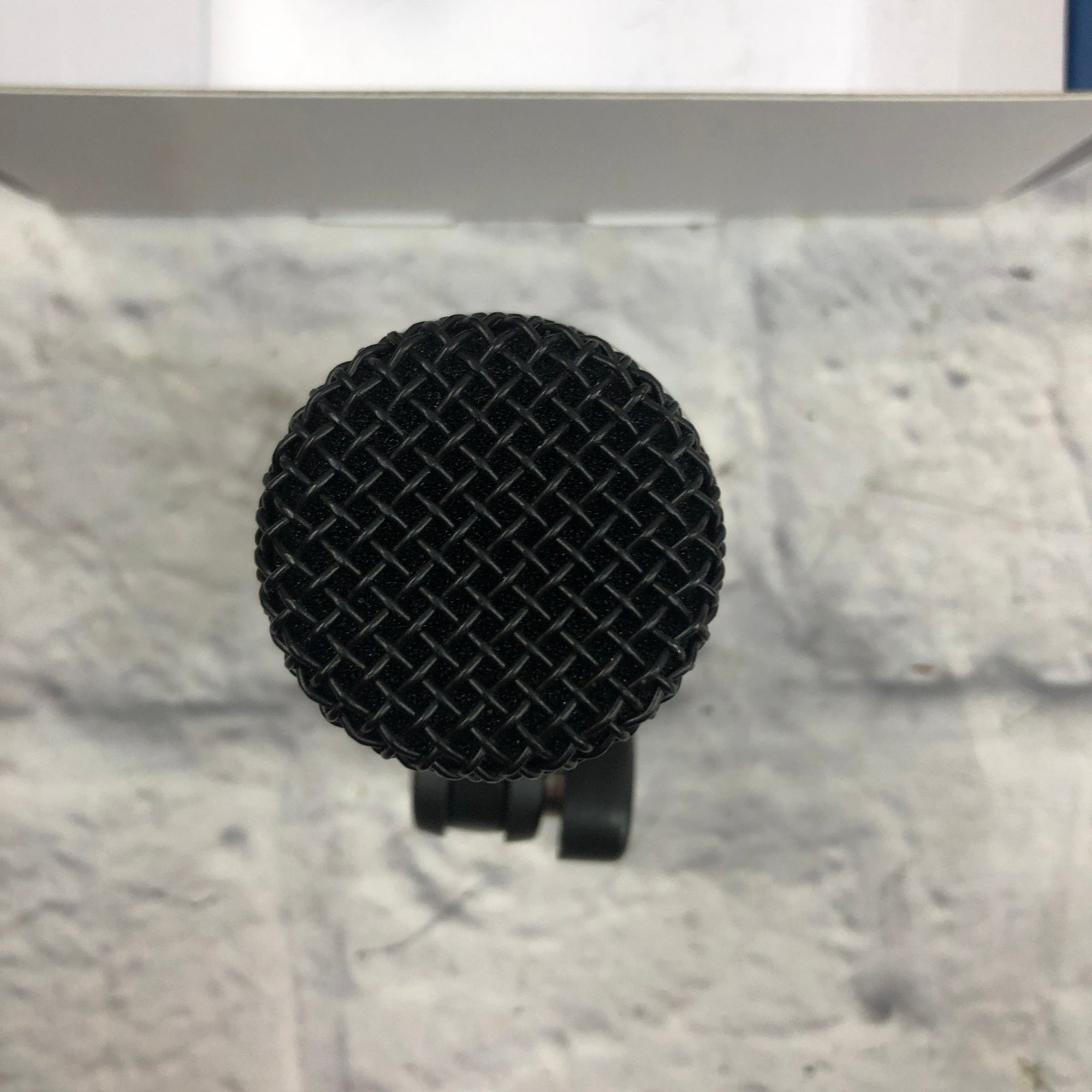 AKG D40 Dynamic Instrument Microphone