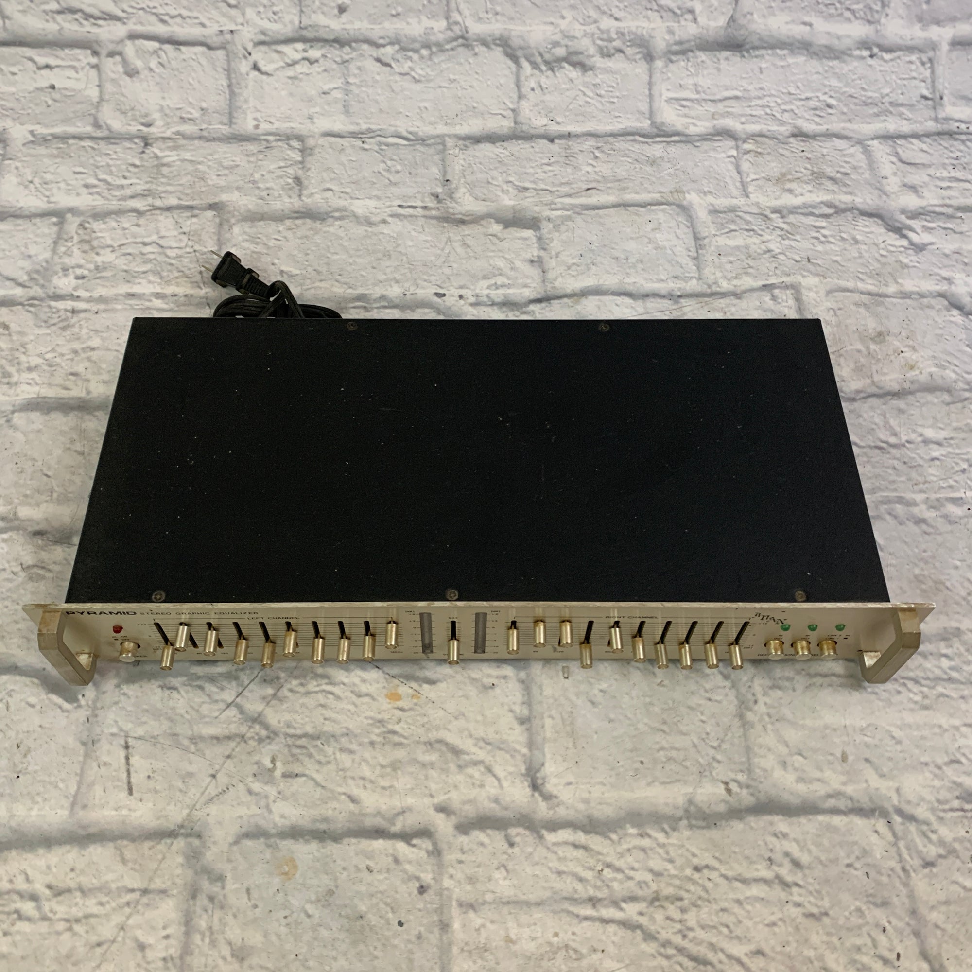 Pyramid Shape Stereo Pyramid Stereo Graphic Equalizer - Evolution Music