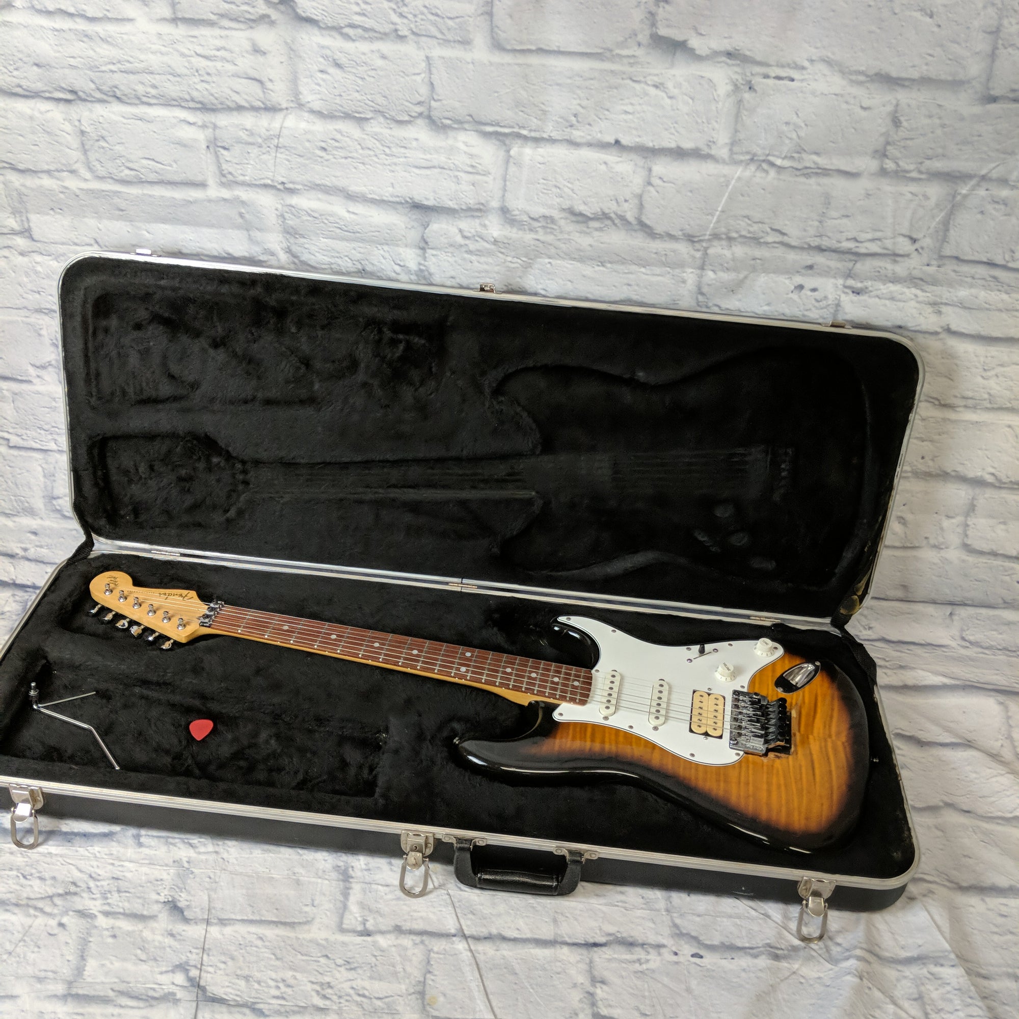 Fender Squier Series Floyd Rose Standard Foto Flame Strat w/ case