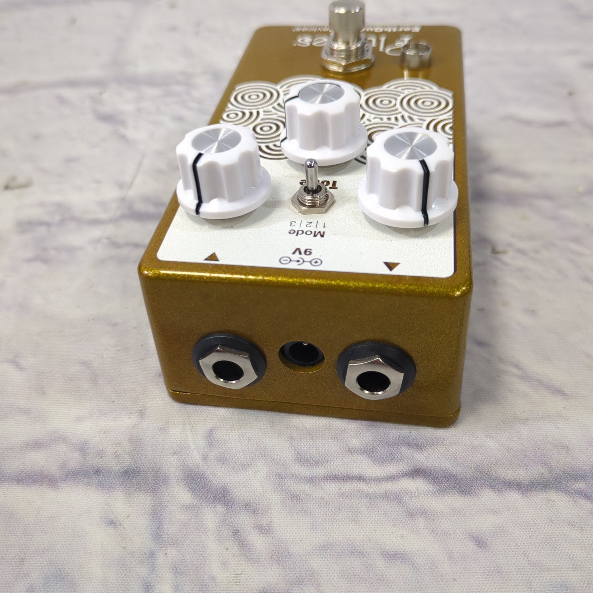 EarthQuaker Devices plumes gold color Overdrive pedal