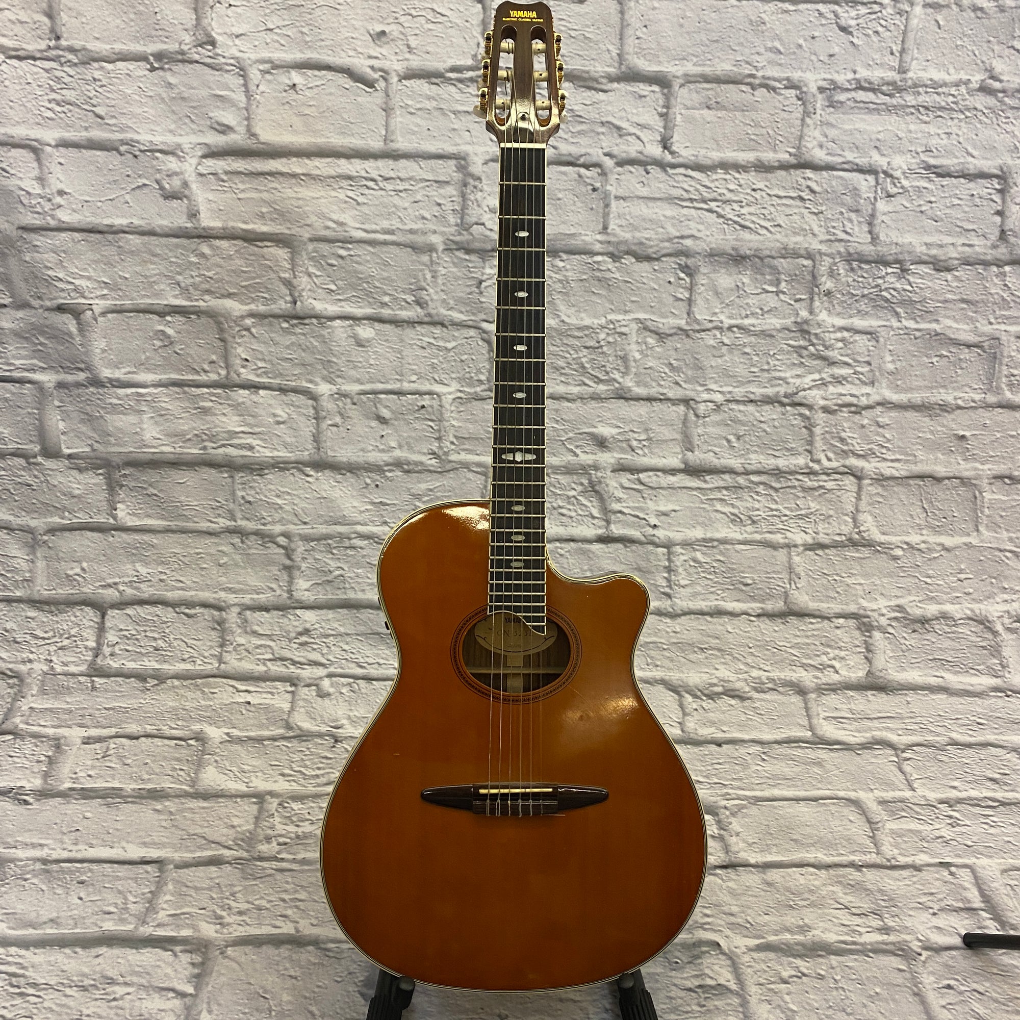 Yamaha CN-525E Electric Classical Guitar