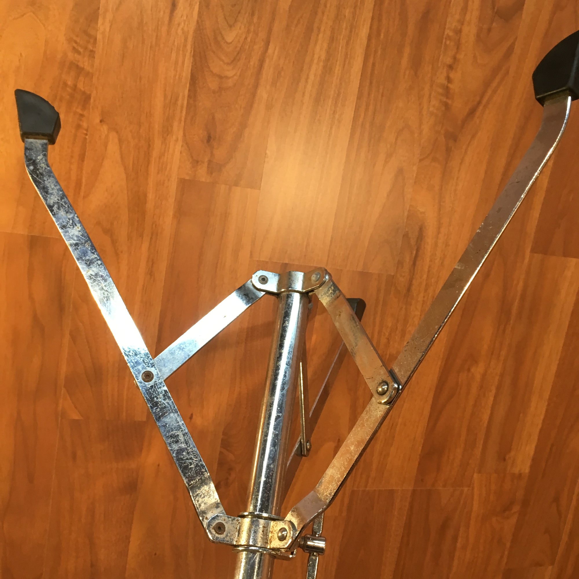 Unknown Single Straight Stand