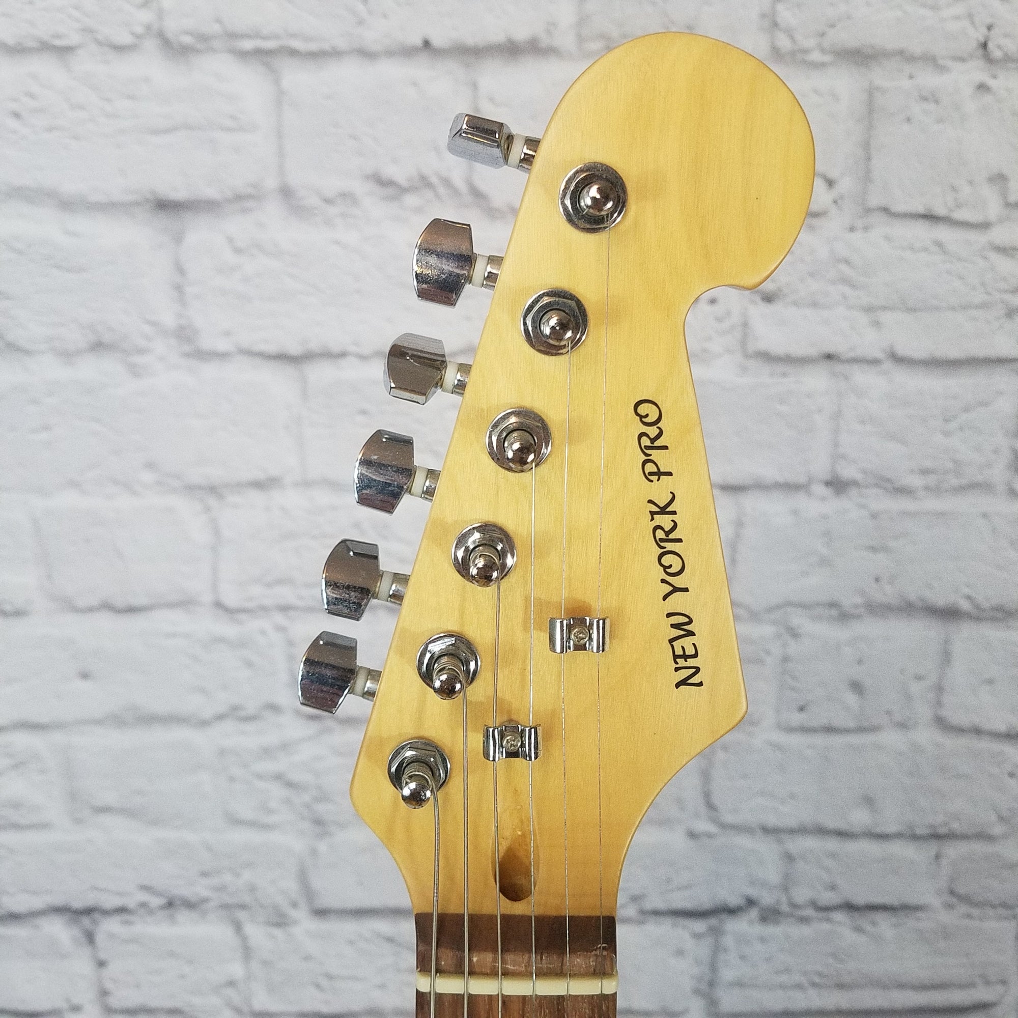 New York Pro Strat-Style Electric Guitar Black