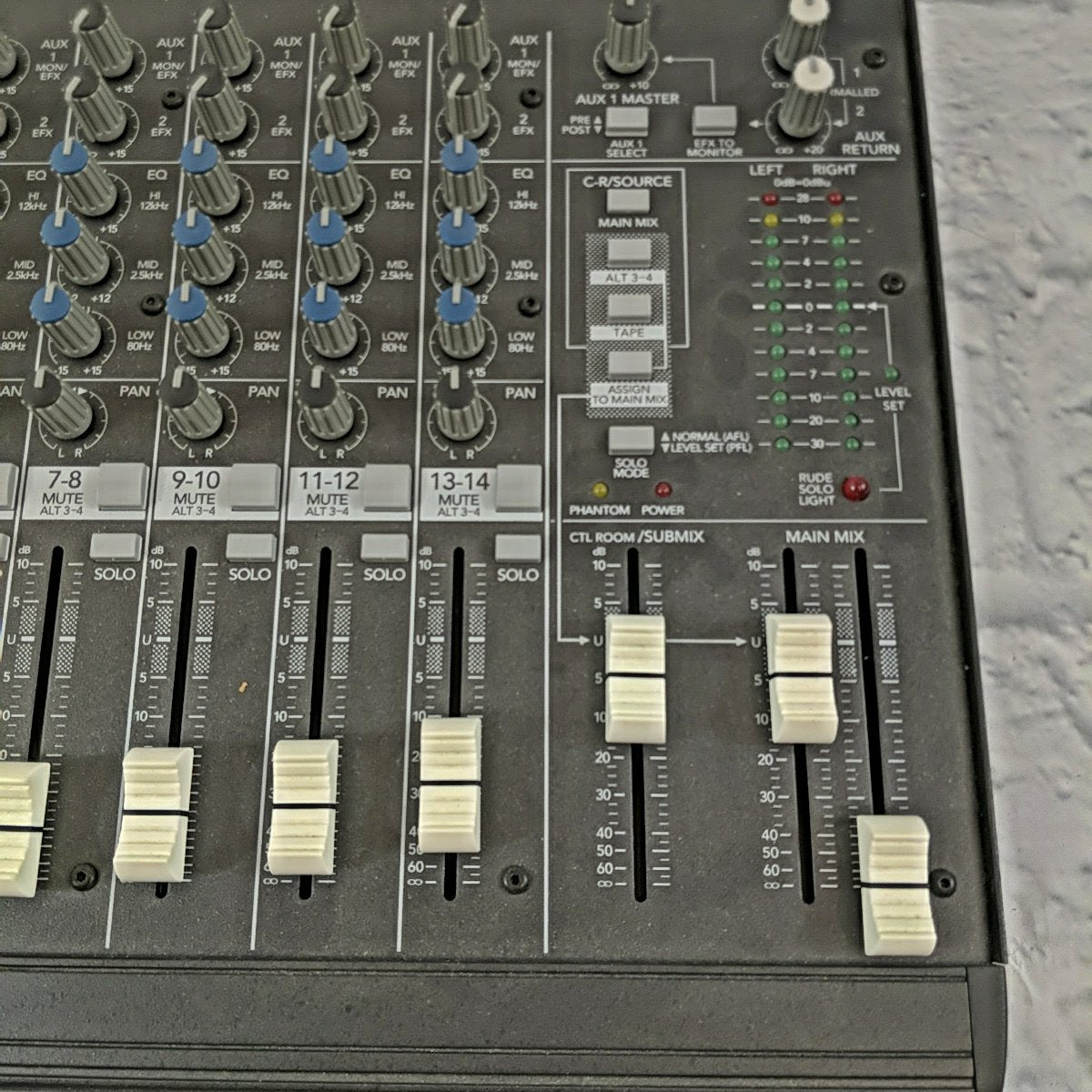Mackie 1402-VLZPro 14-Channel Mixer