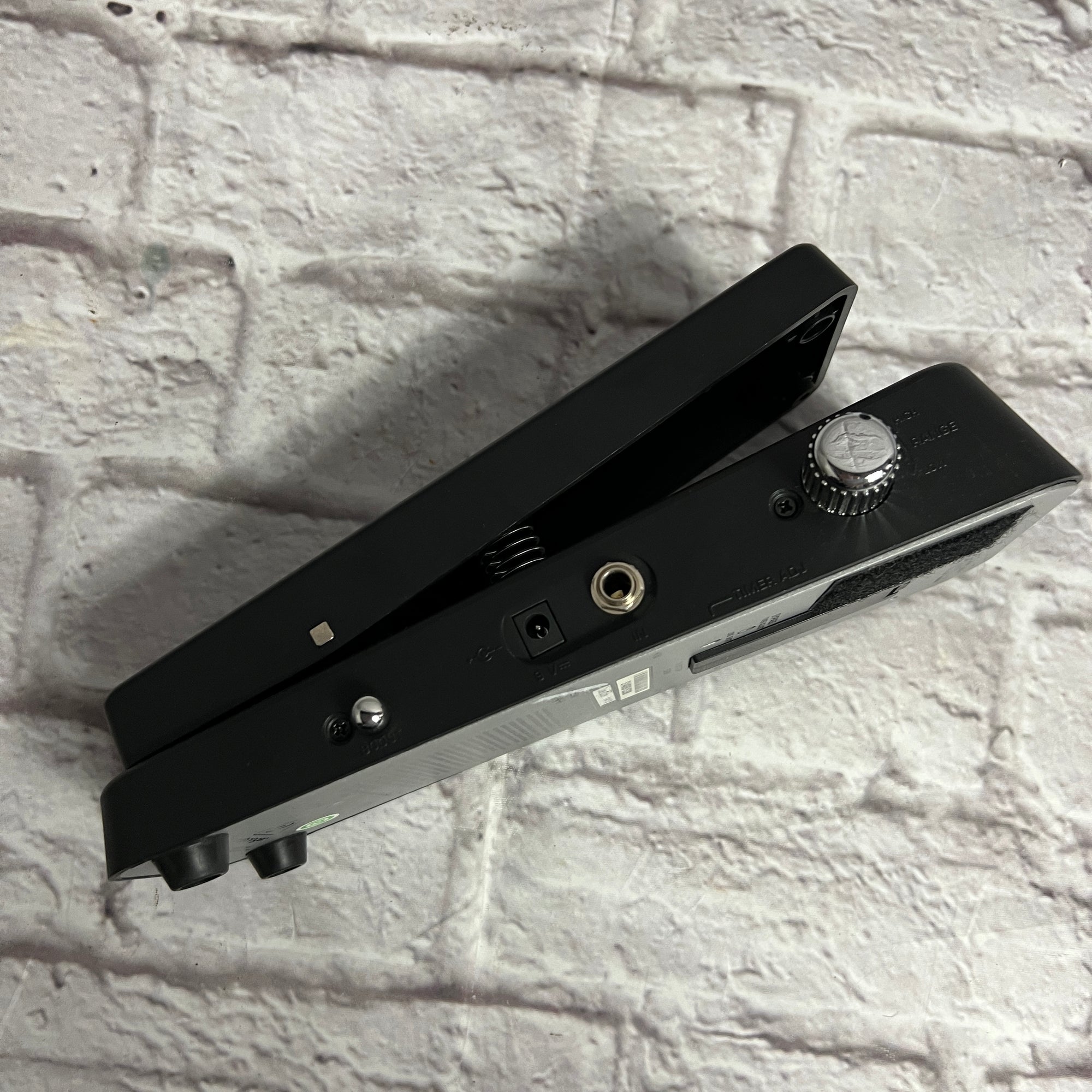 Behringer  HB01 Hellbabe Ultimate Wah  Pedal