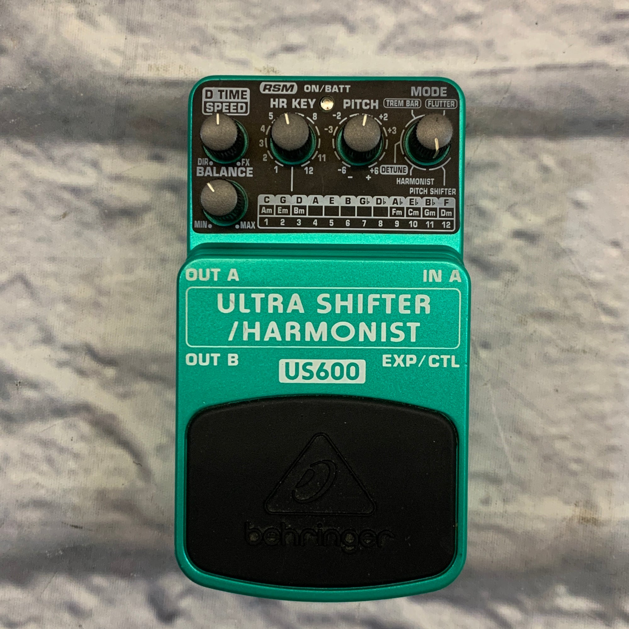 Behringer US600 Ultra Shifter/Harmonist - Evolution Music