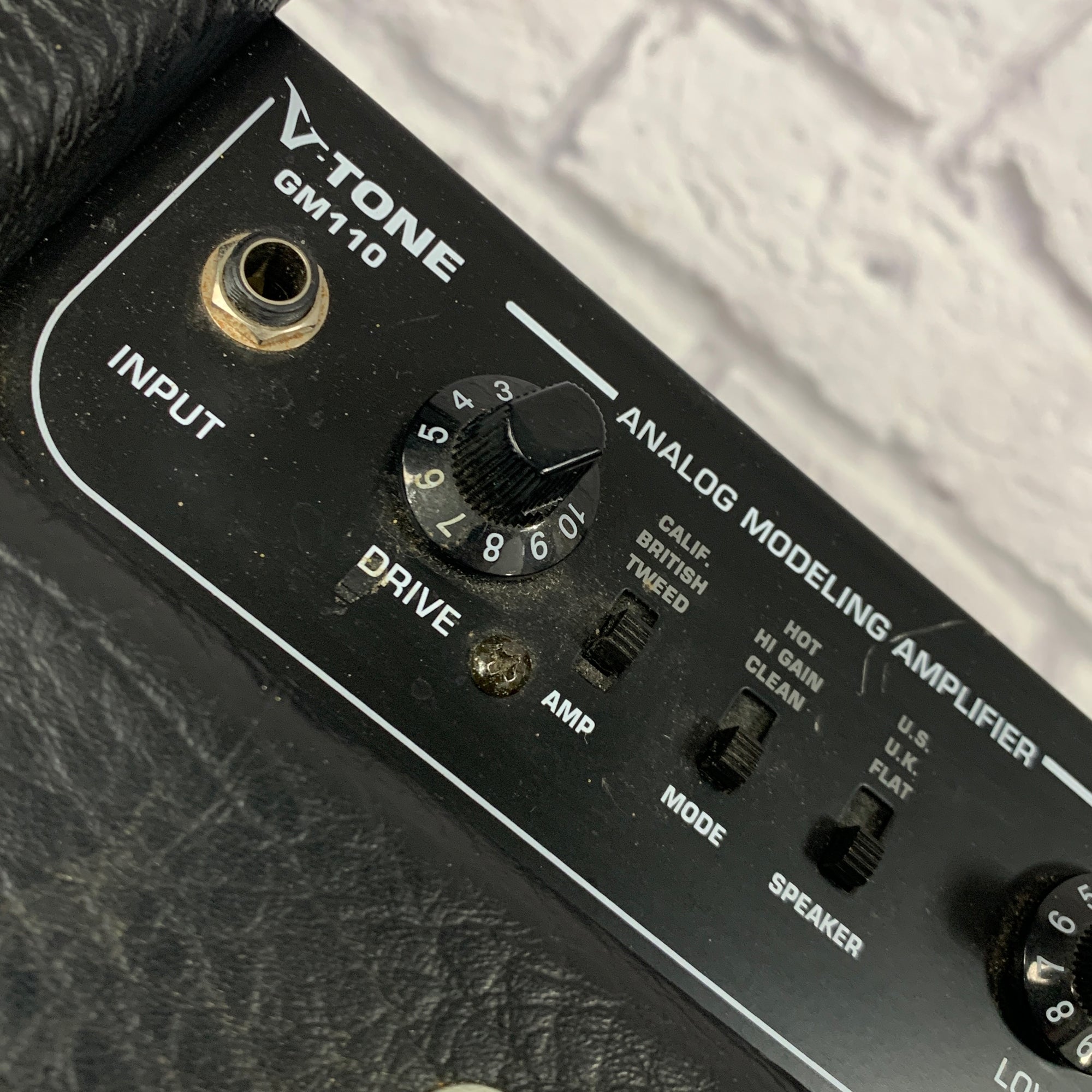 Behringer V-Tone GM110 Analog Modeling Guitar Combo Amp