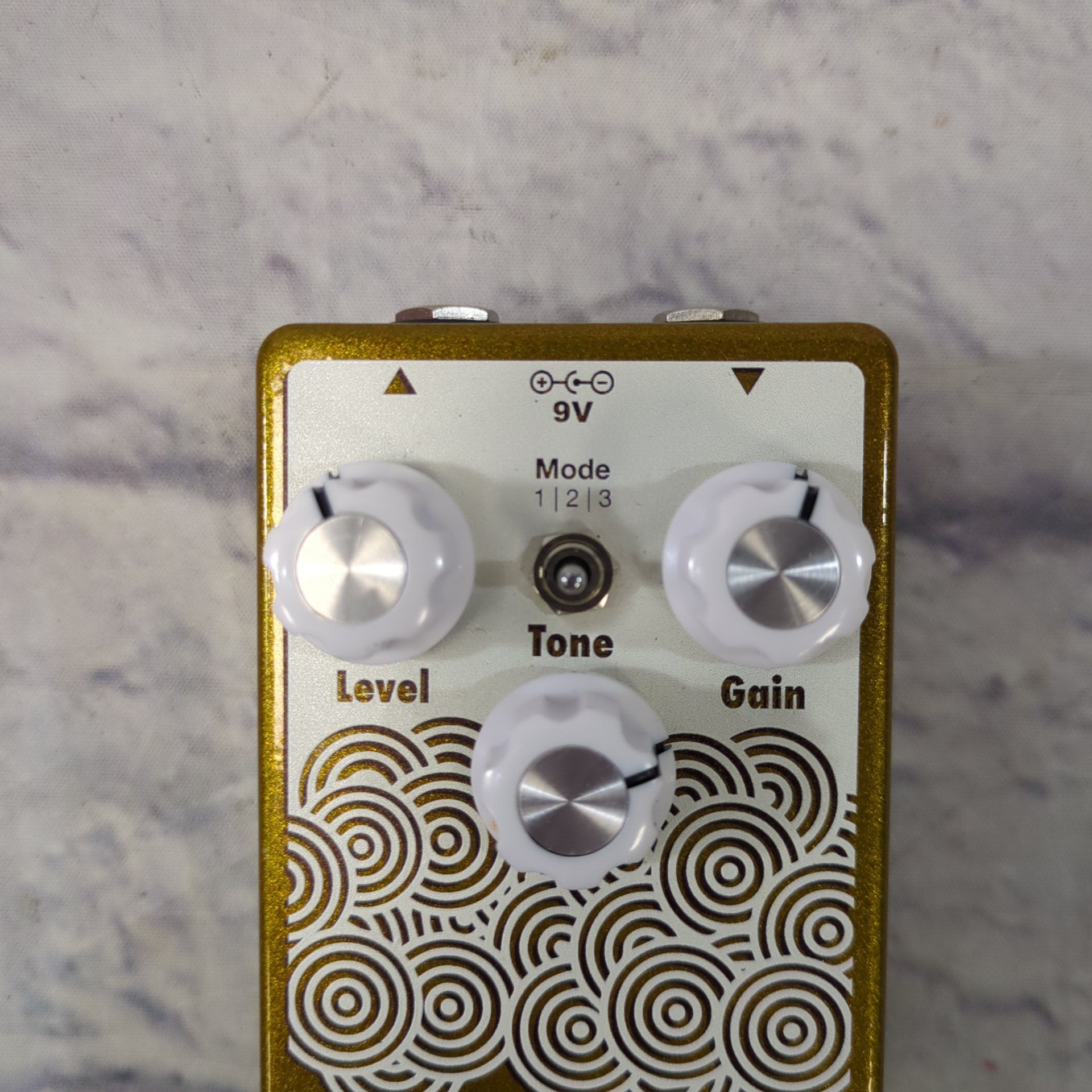 EarthQuaker Devices plumes gold color Overdrive pedal