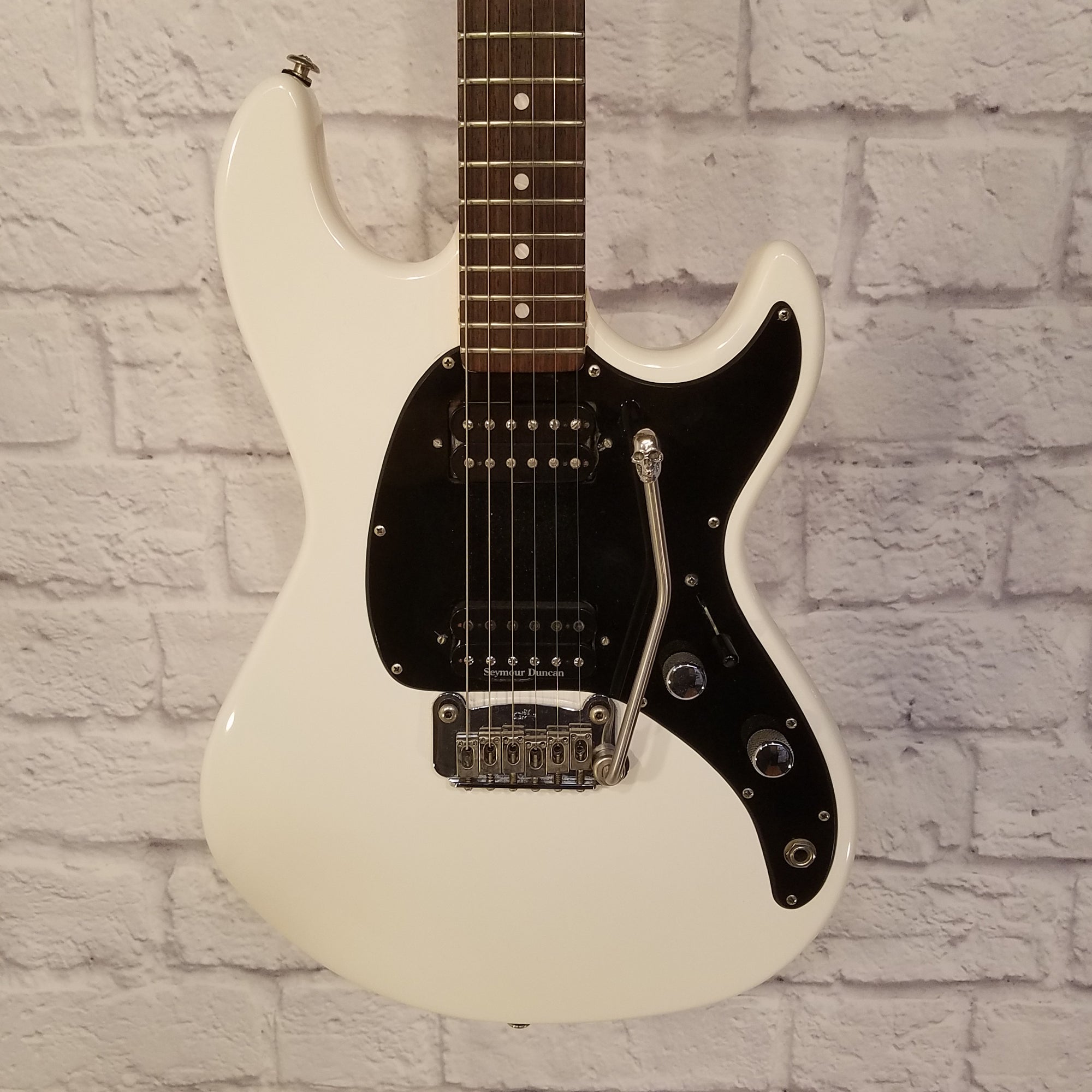 G&L S-500 USA with Seymour Duncans Electric Guitar White with Hardshell Case
