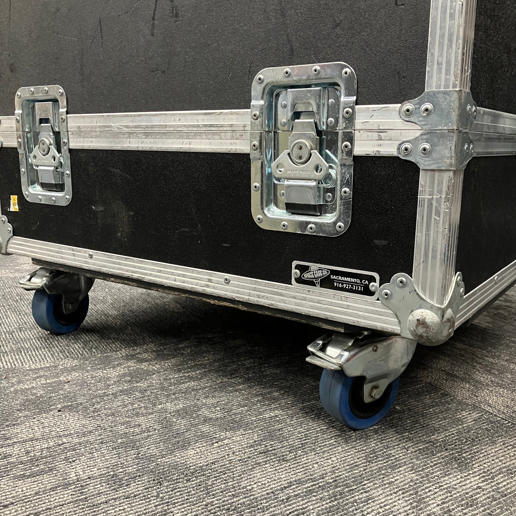Penn-Elcom Large Rolling Case with Wheels 30x24x29